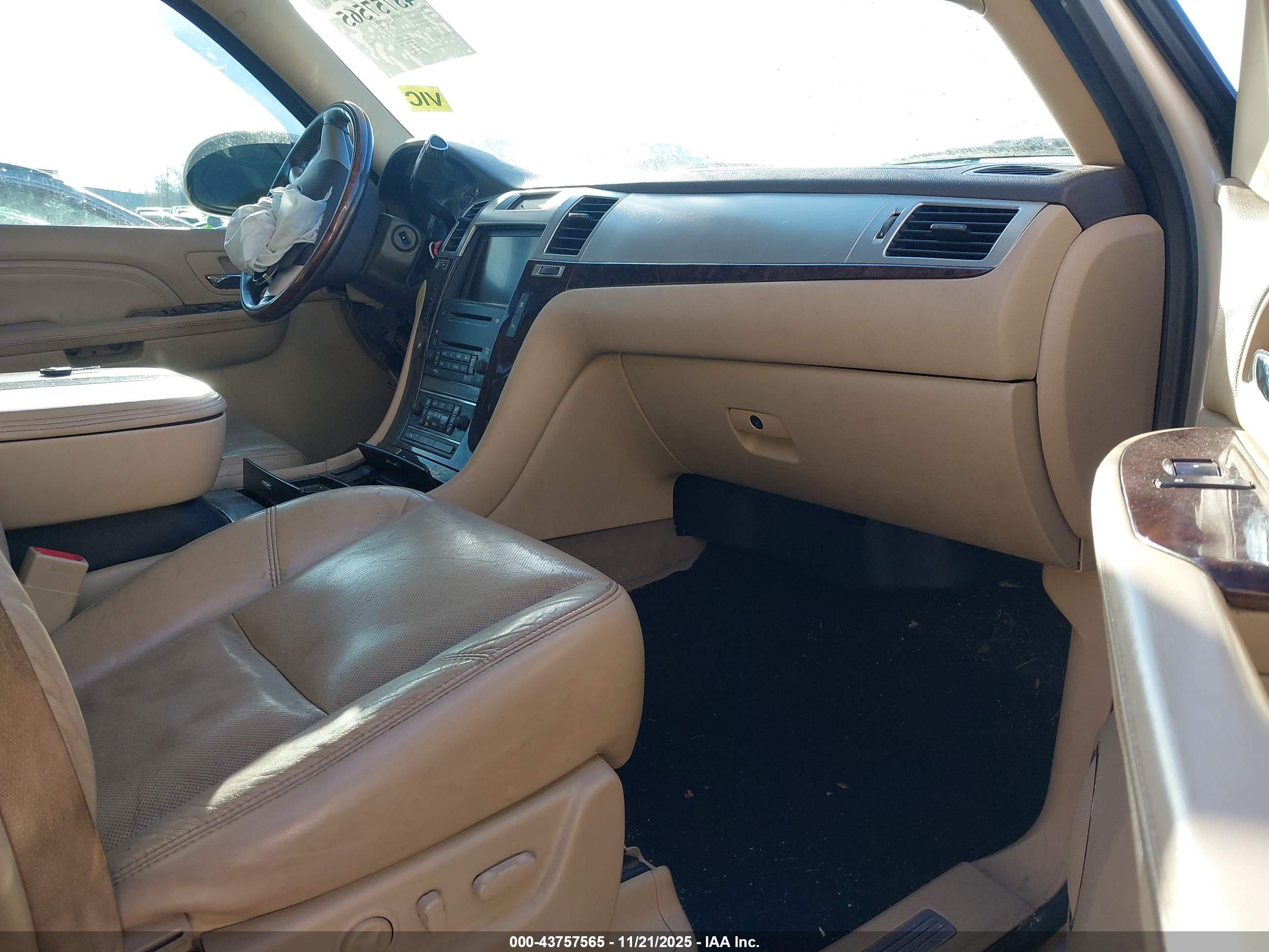 CADILLAC ESCALADE image 5