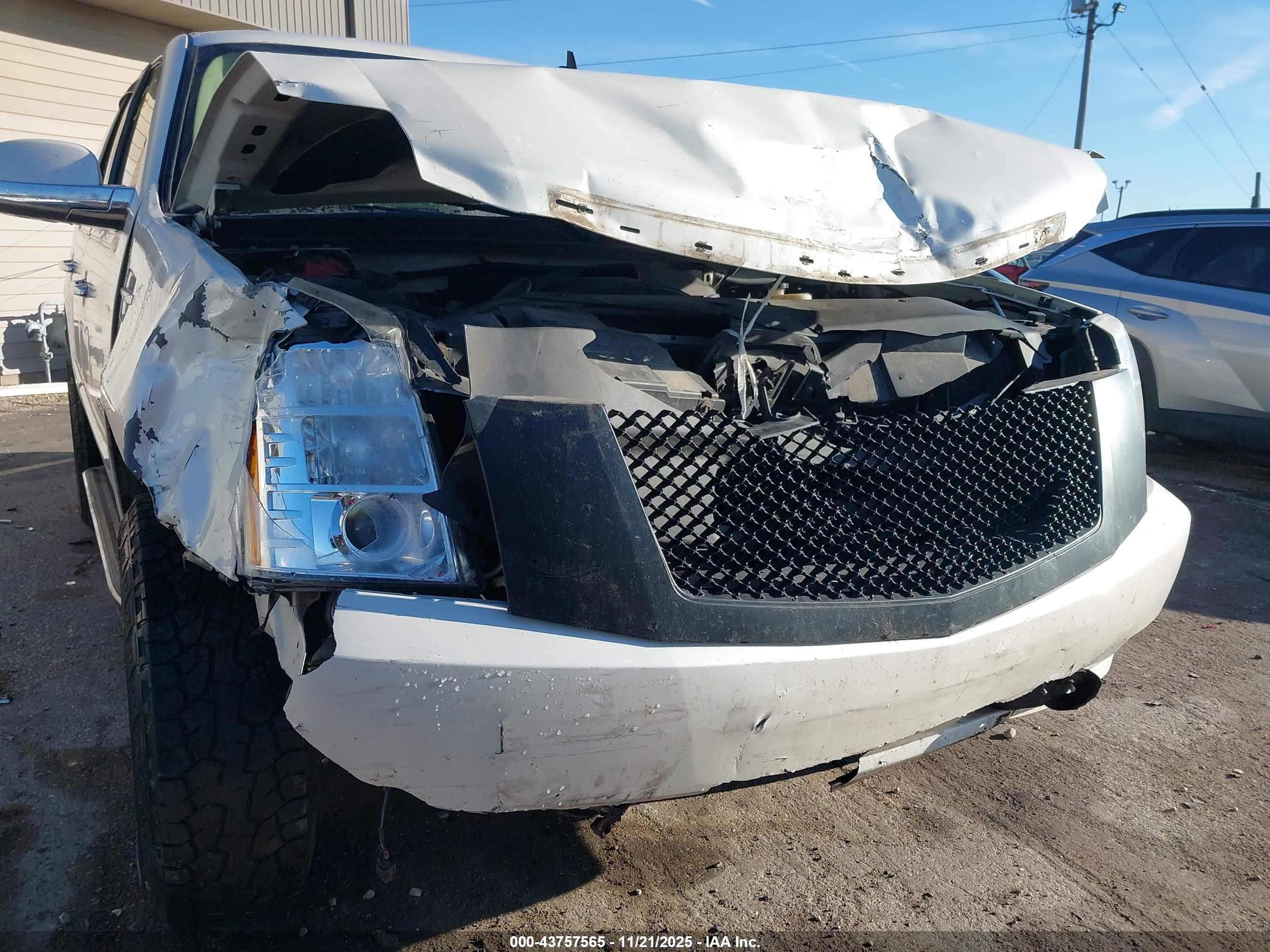 CADILLAC ESCALADE image 6