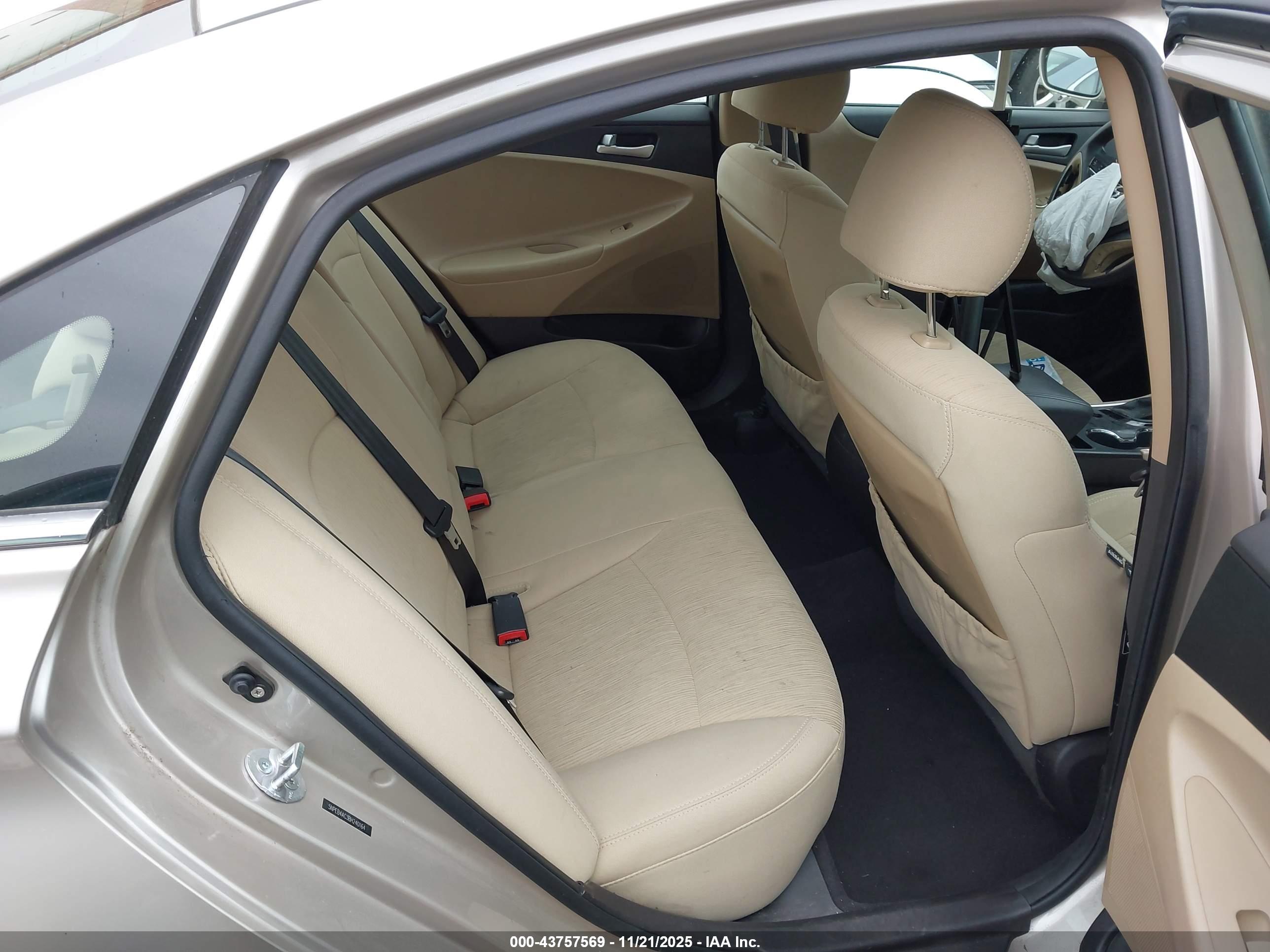 HYUNDAI SONATA image 8