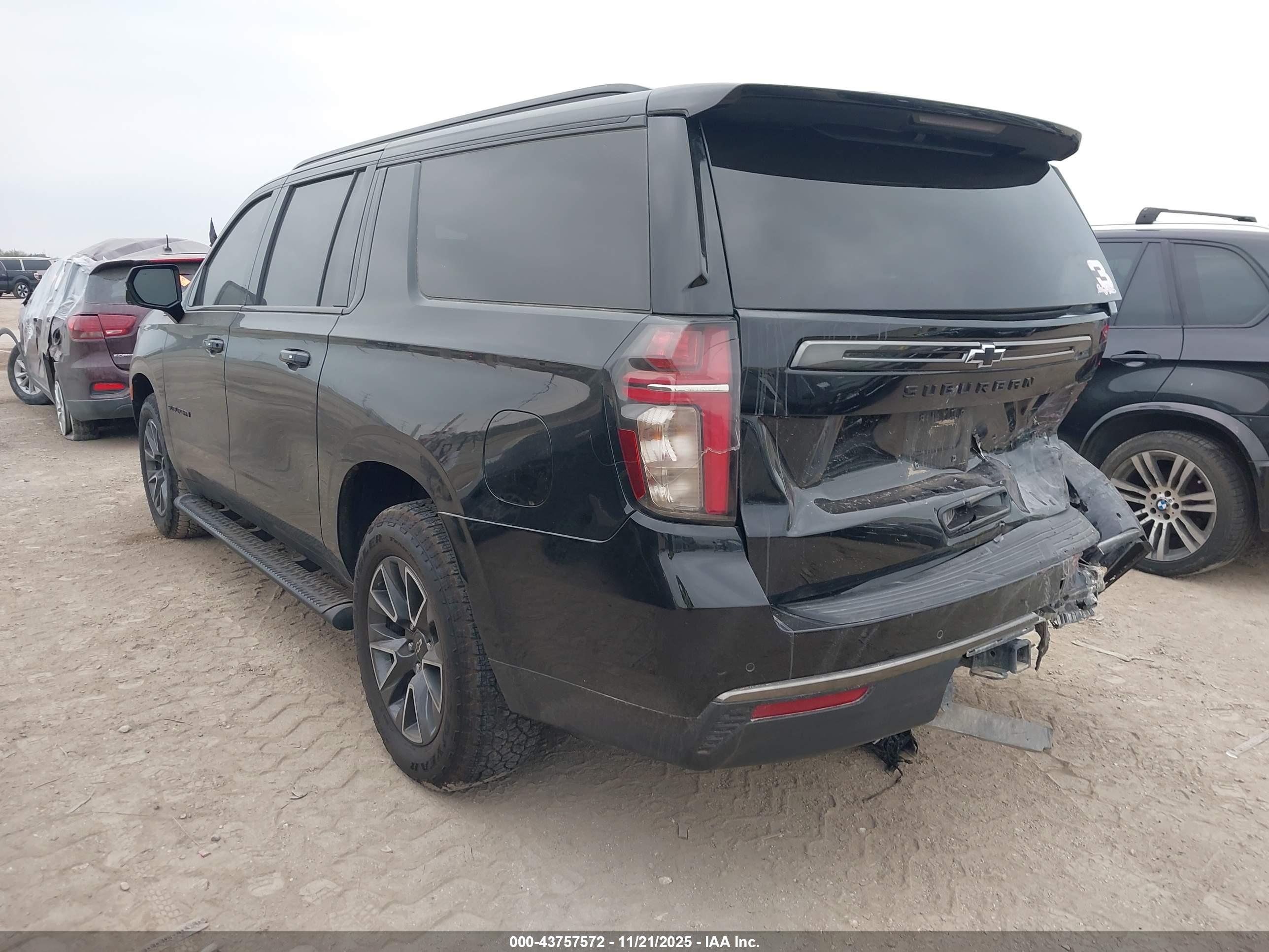 CHEVROLET SUBURBAN image 3