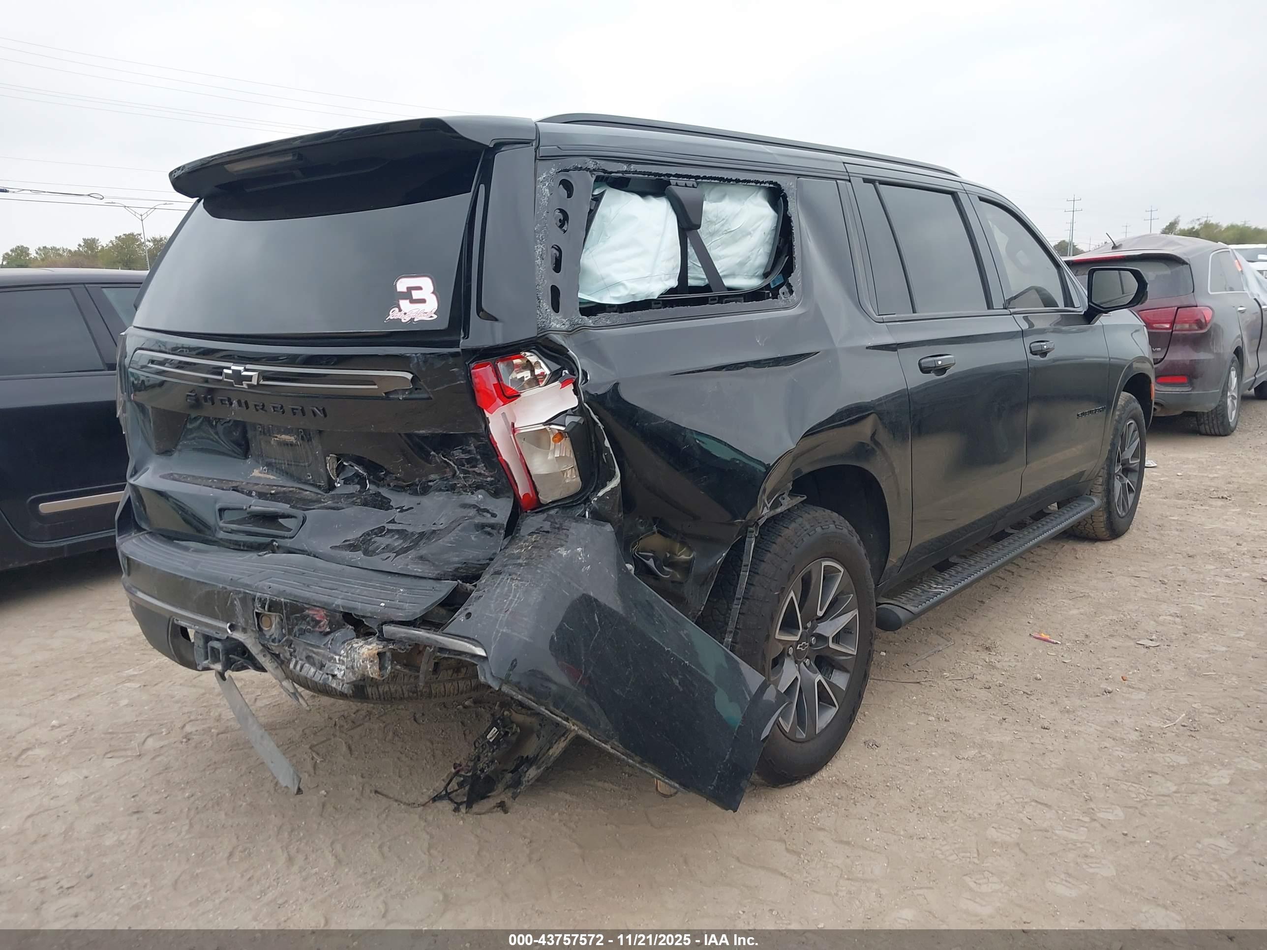 CHEVROLET SUBURBAN image 4