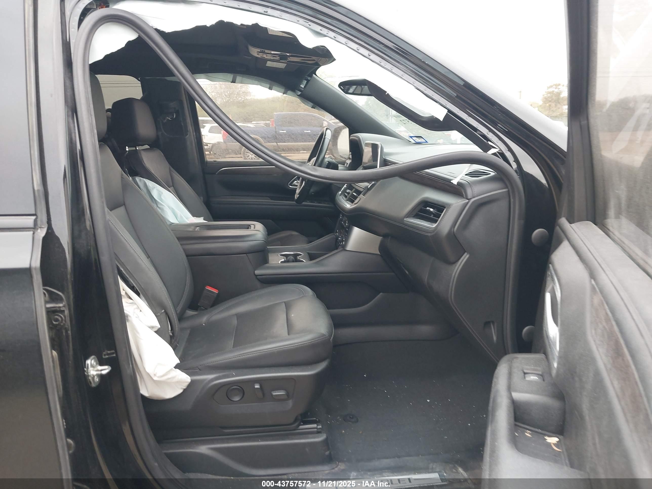 CHEVROLET SUBURBAN image 5