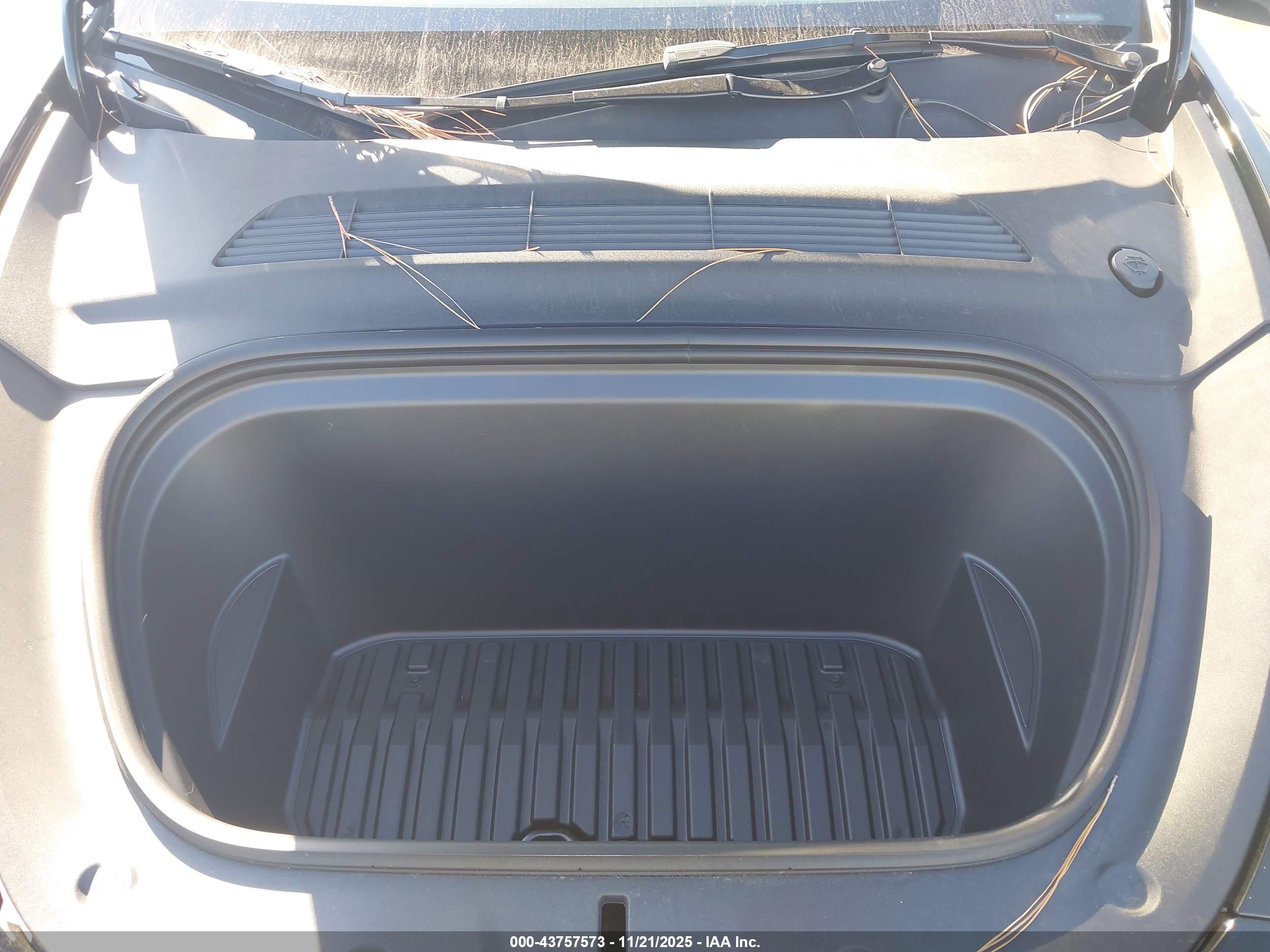 TESLA MODEL image 10