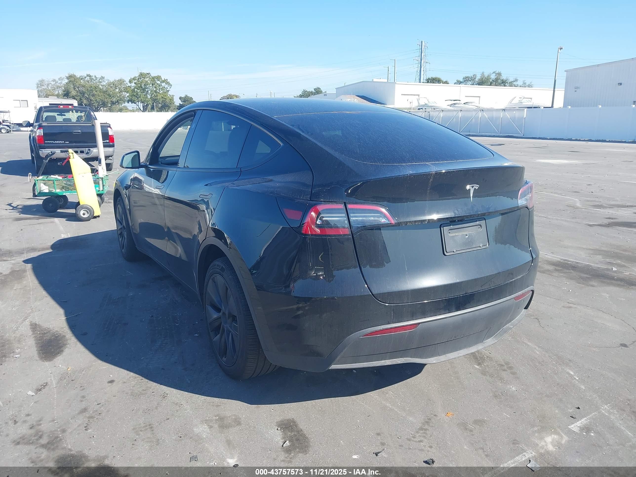 TESLA MODEL image 3