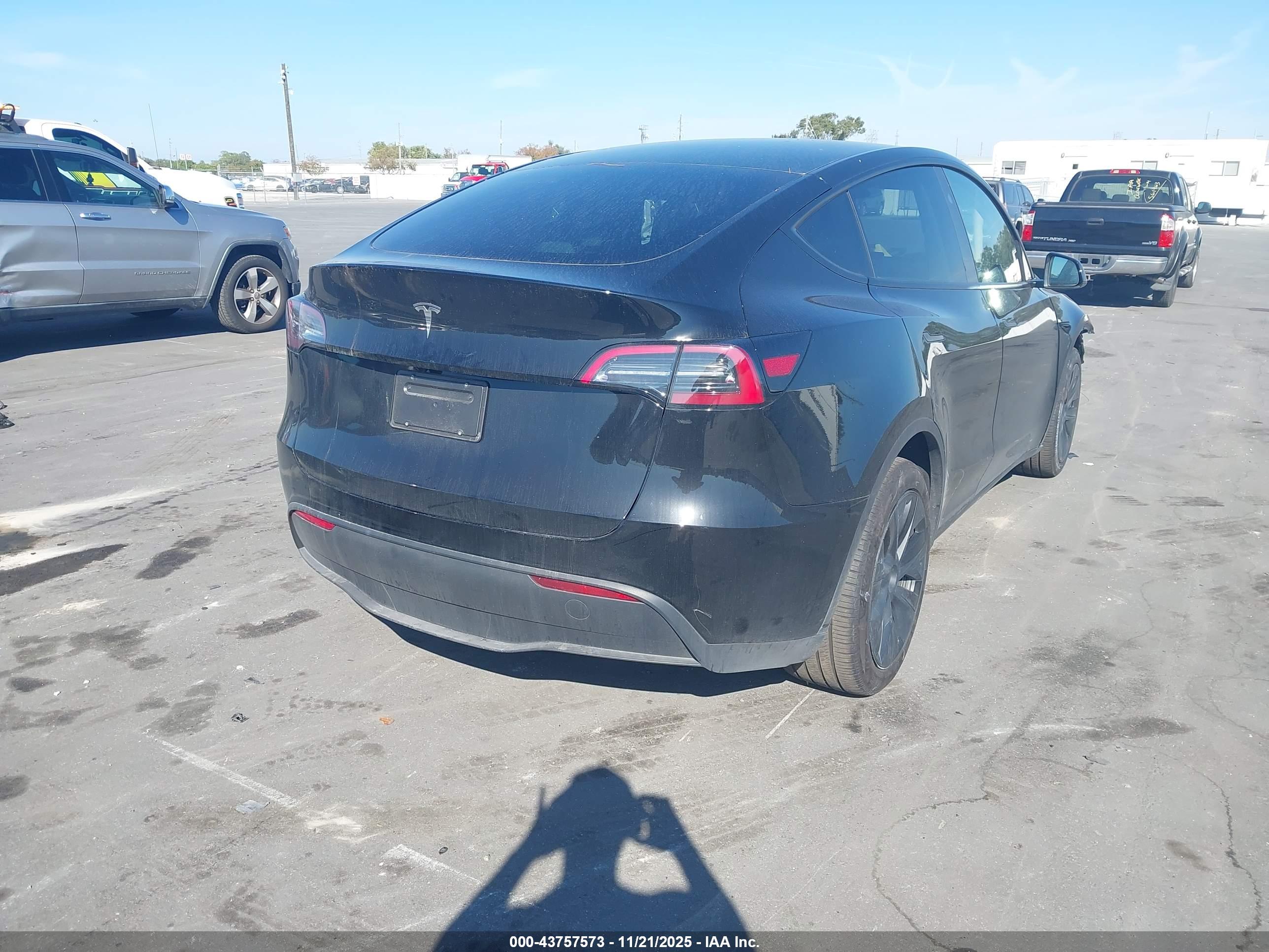 TESLA MODEL image 4