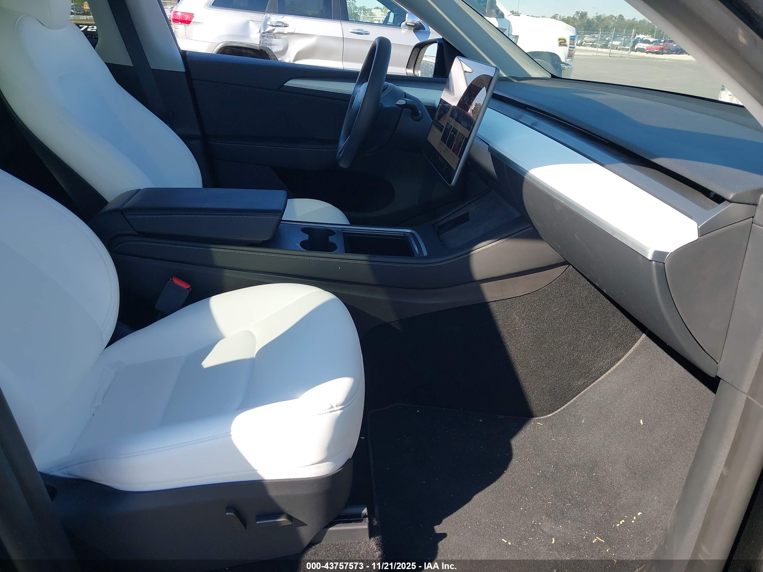 TESLA MODEL image 5