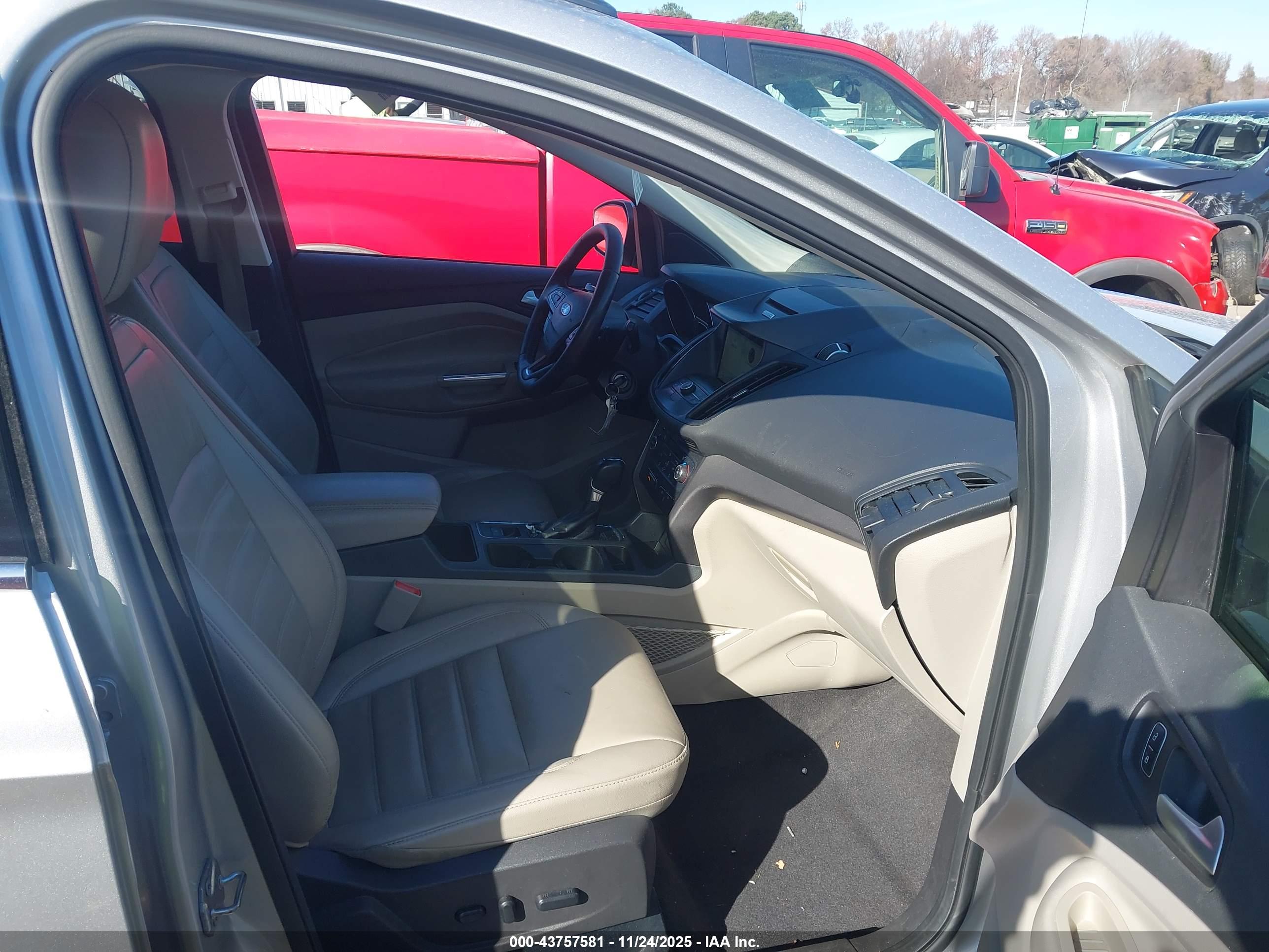 FORD ESCAPE image 5