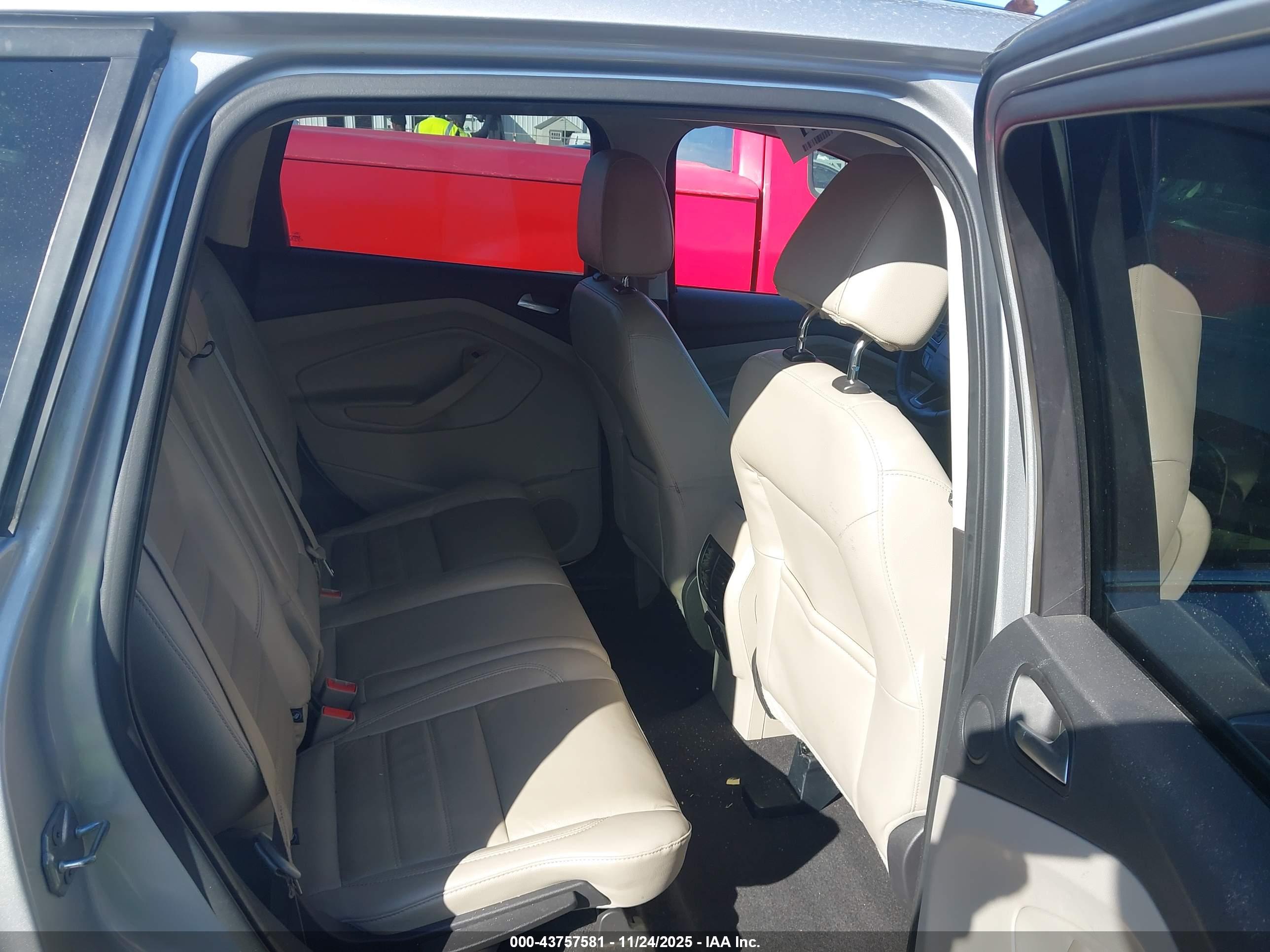 FORD ESCAPE image 8
