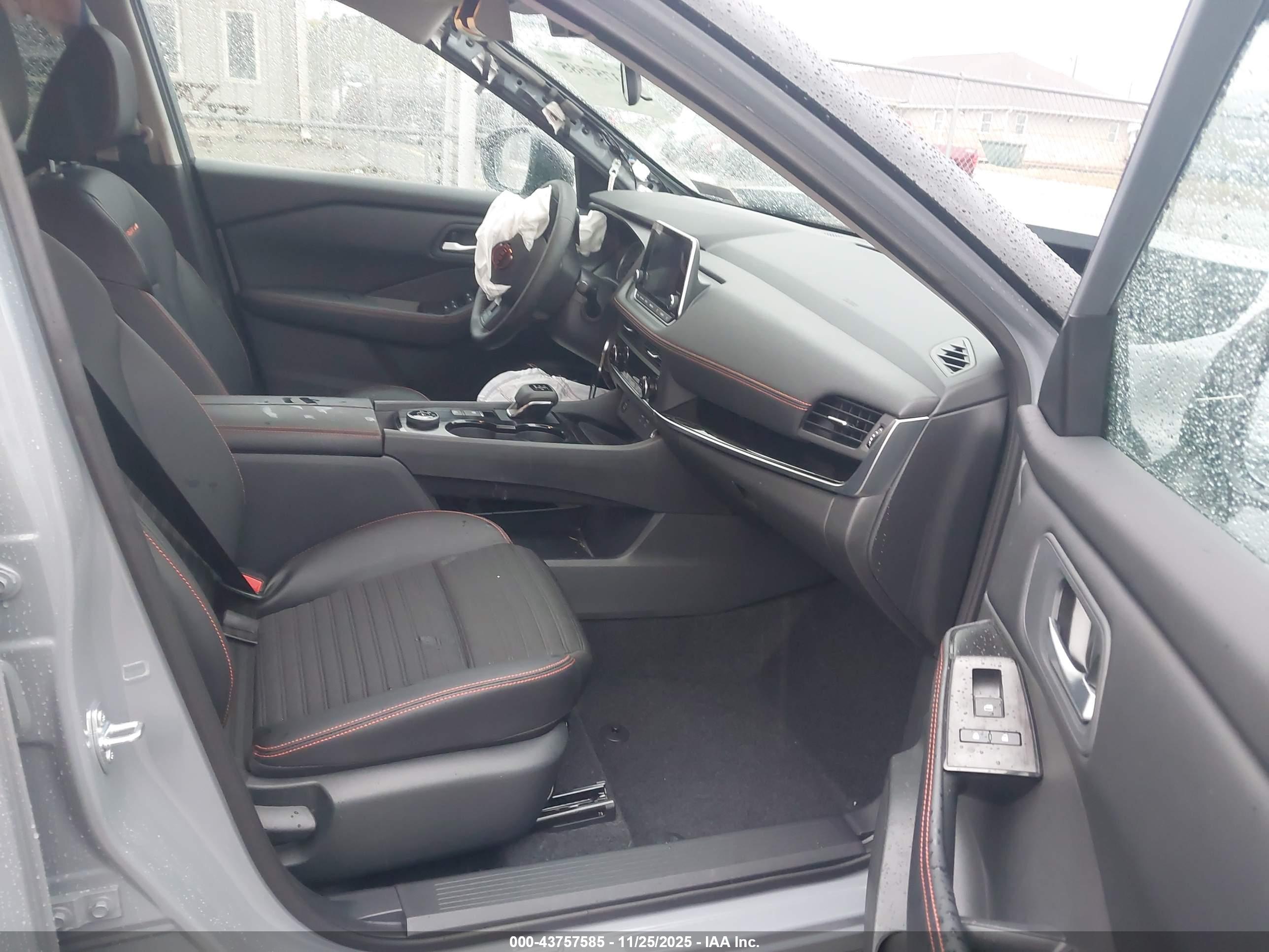 NISSAN ROGUE image 5