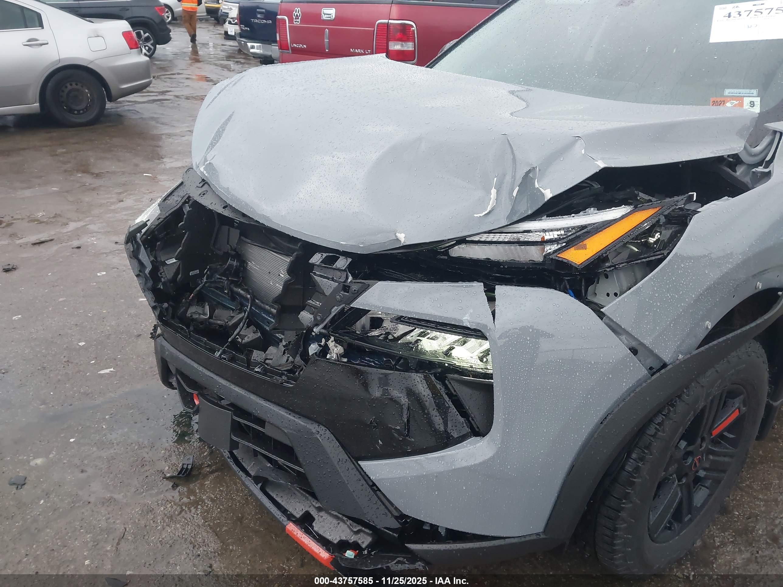 NISSAN ROGUE image 6