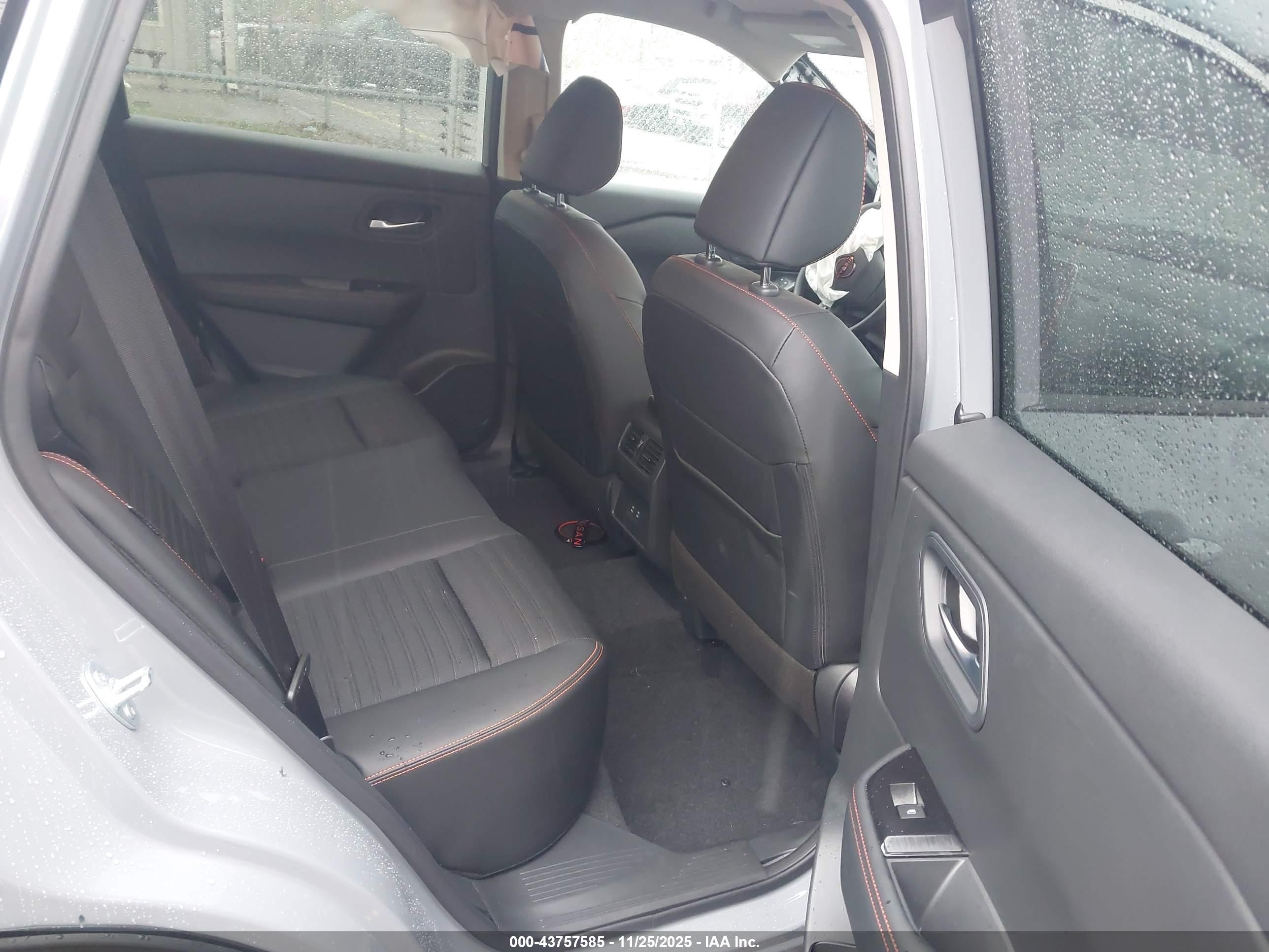NISSAN ROGUE image 8
