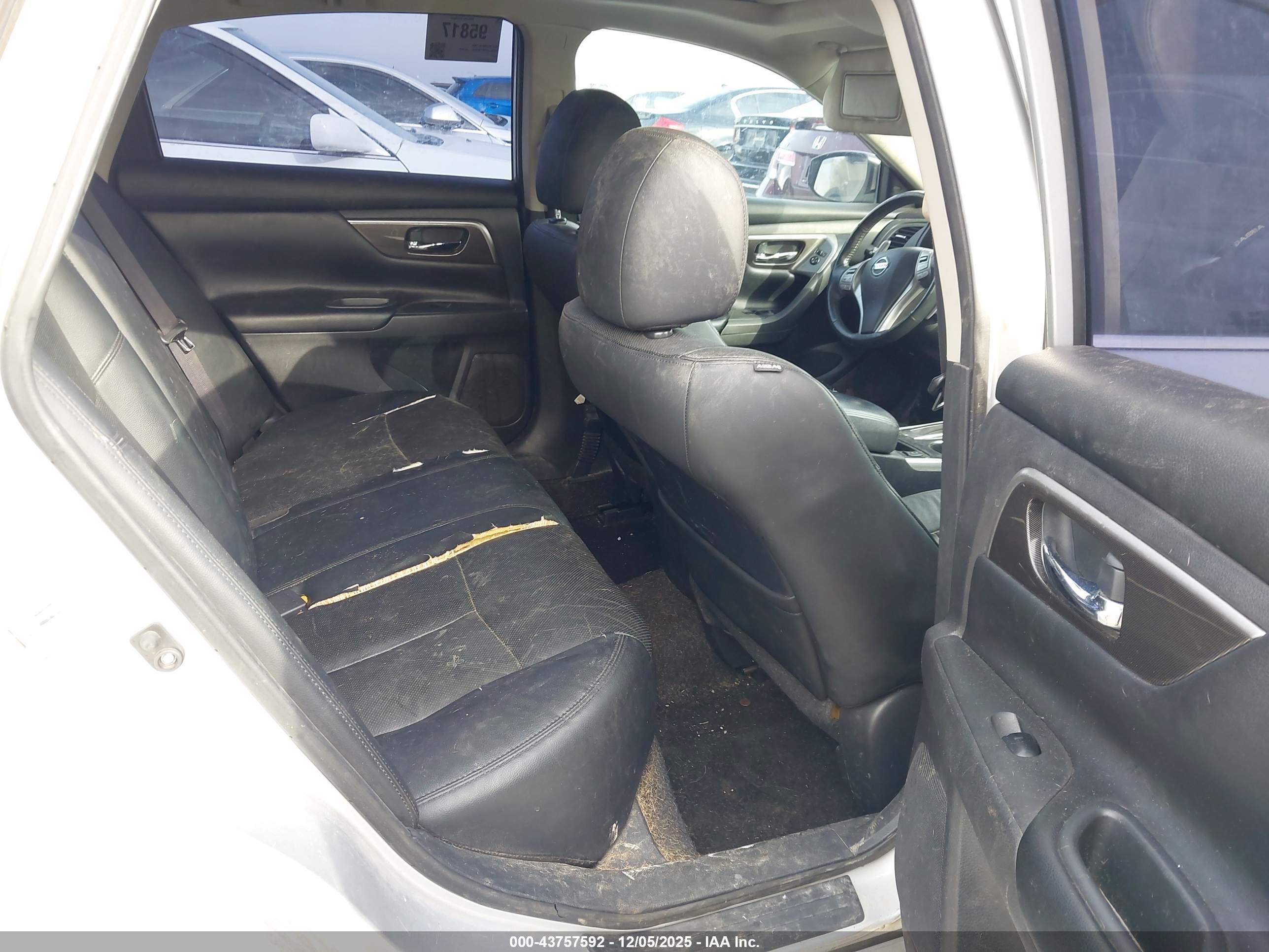 NISSAN ALTIMA image 8