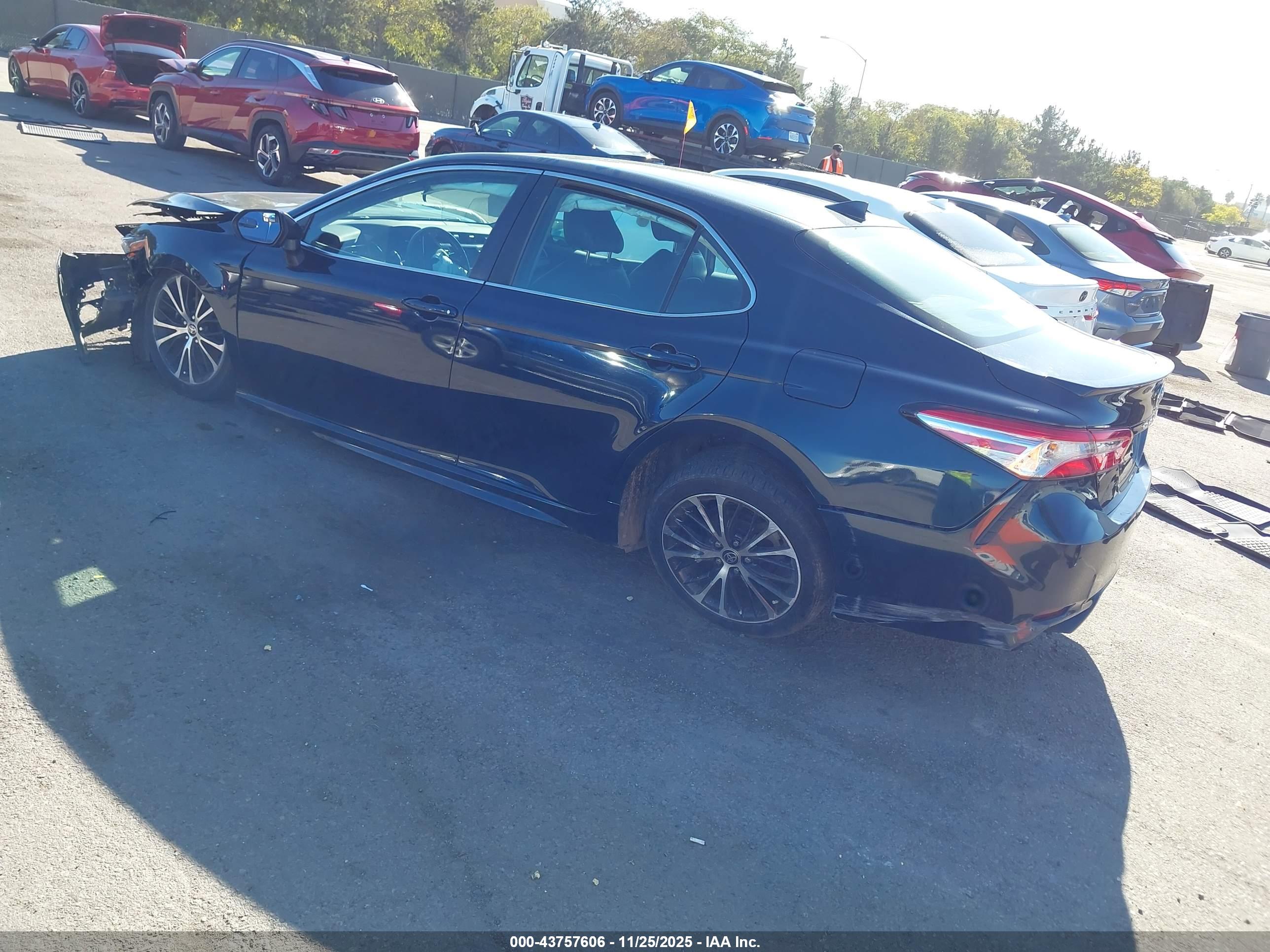 TOYOTA CAMRY image 3