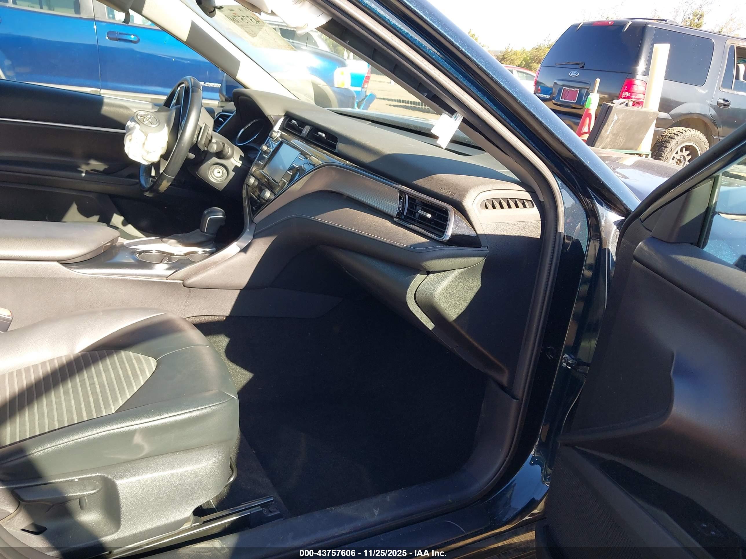 TOYOTA CAMRY image 5