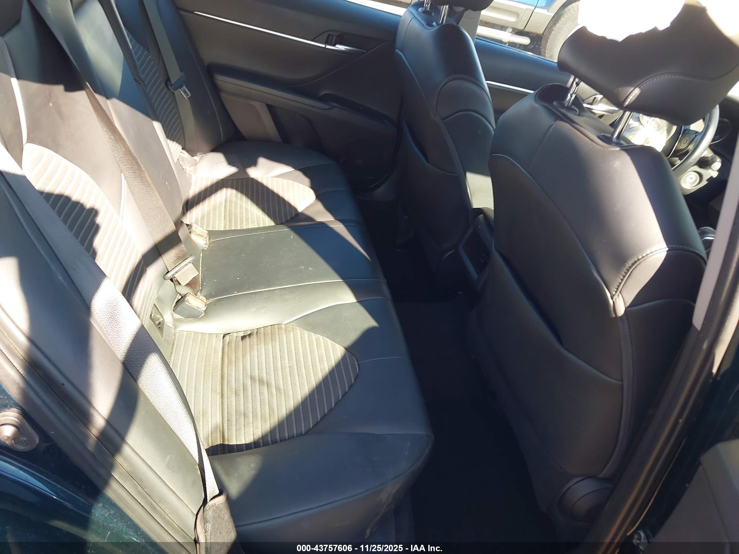TOYOTA CAMRY image 8