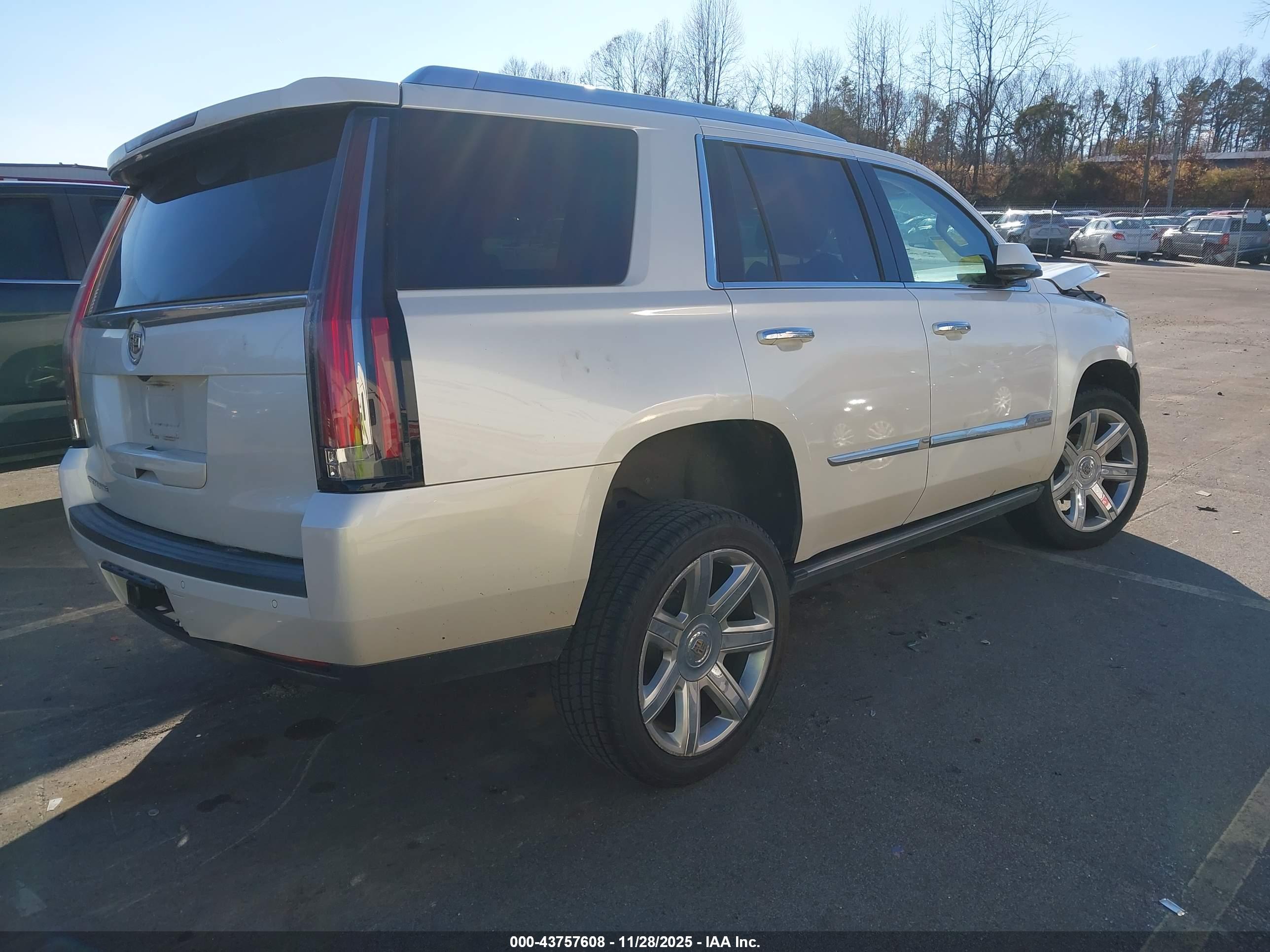 CADILLAC ESCALADE image 4