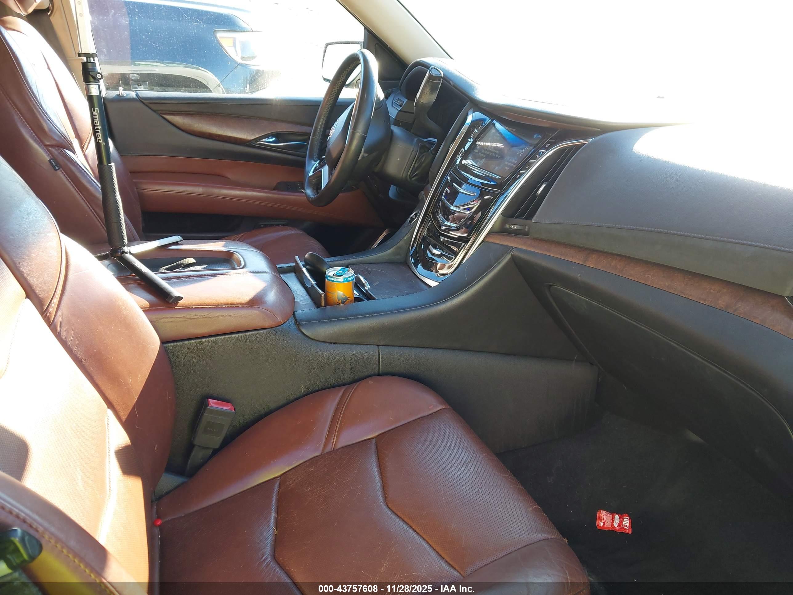 CADILLAC ESCALADE image 5