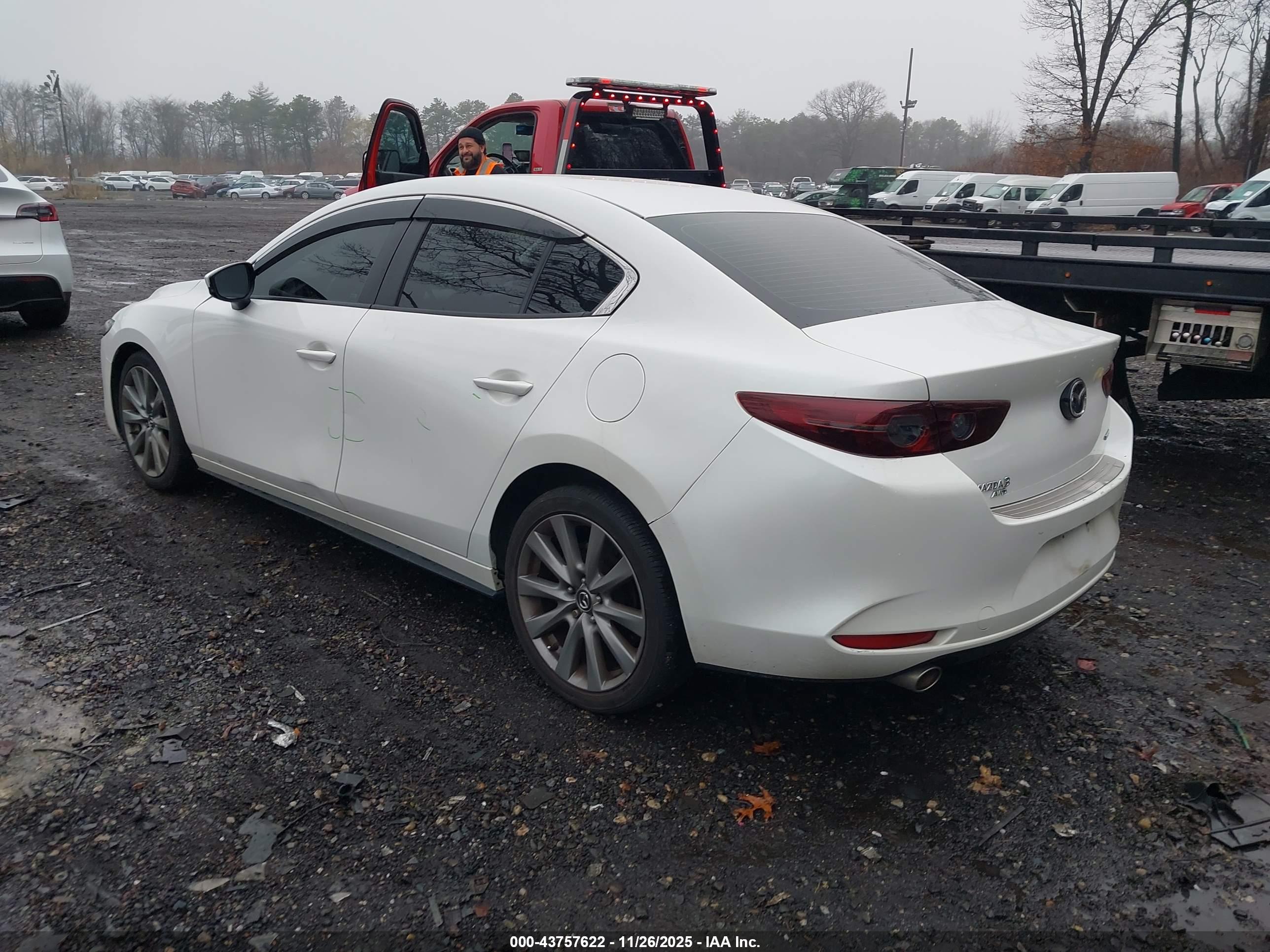 MAZDA MAZDA3 image 3
