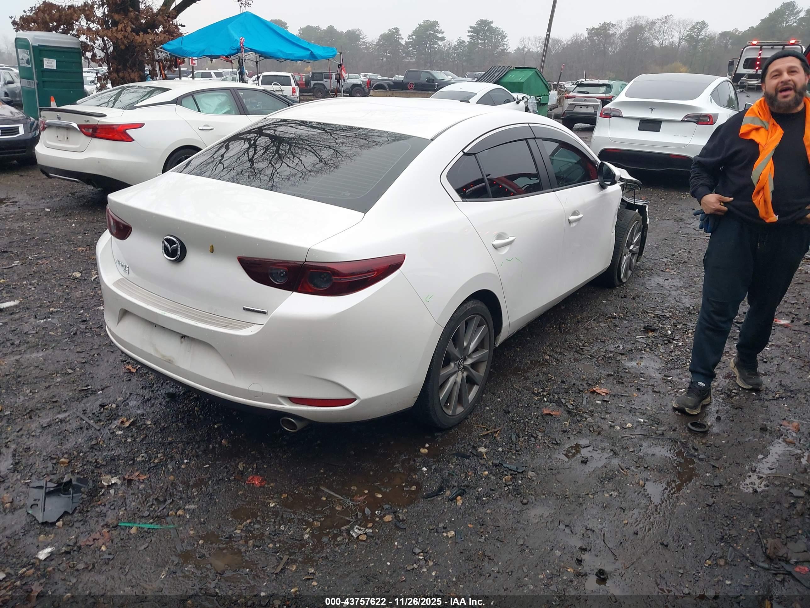 MAZDA MAZDA3 image 4