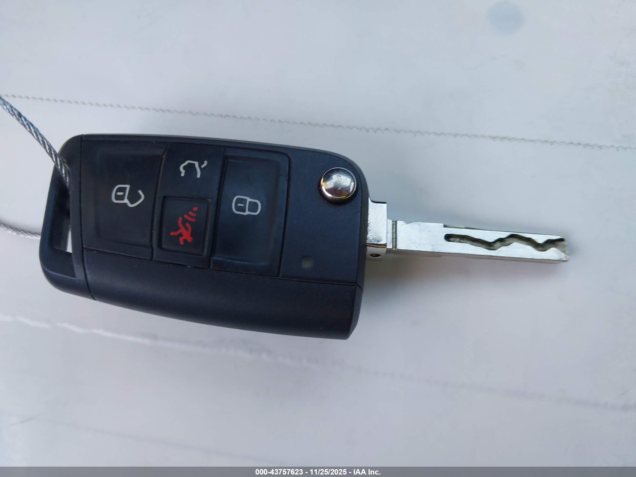 VOLKSWAGEN TIGUAN image 11