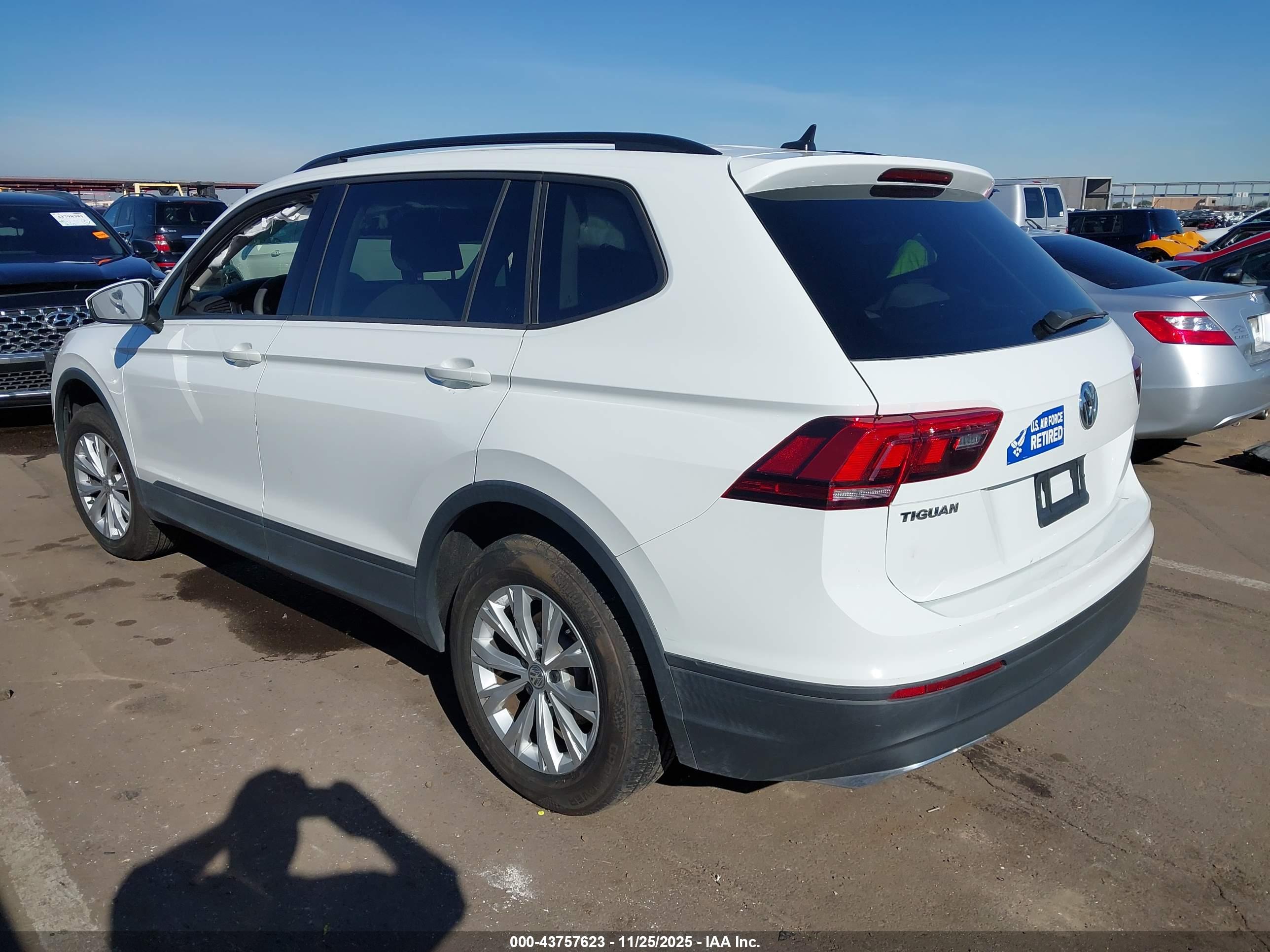 VOLKSWAGEN TIGUAN image 3