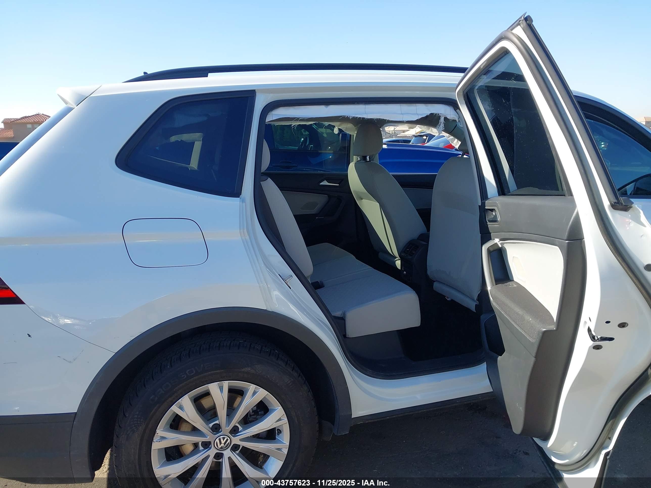 VOLKSWAGEN TIGUAN image 8