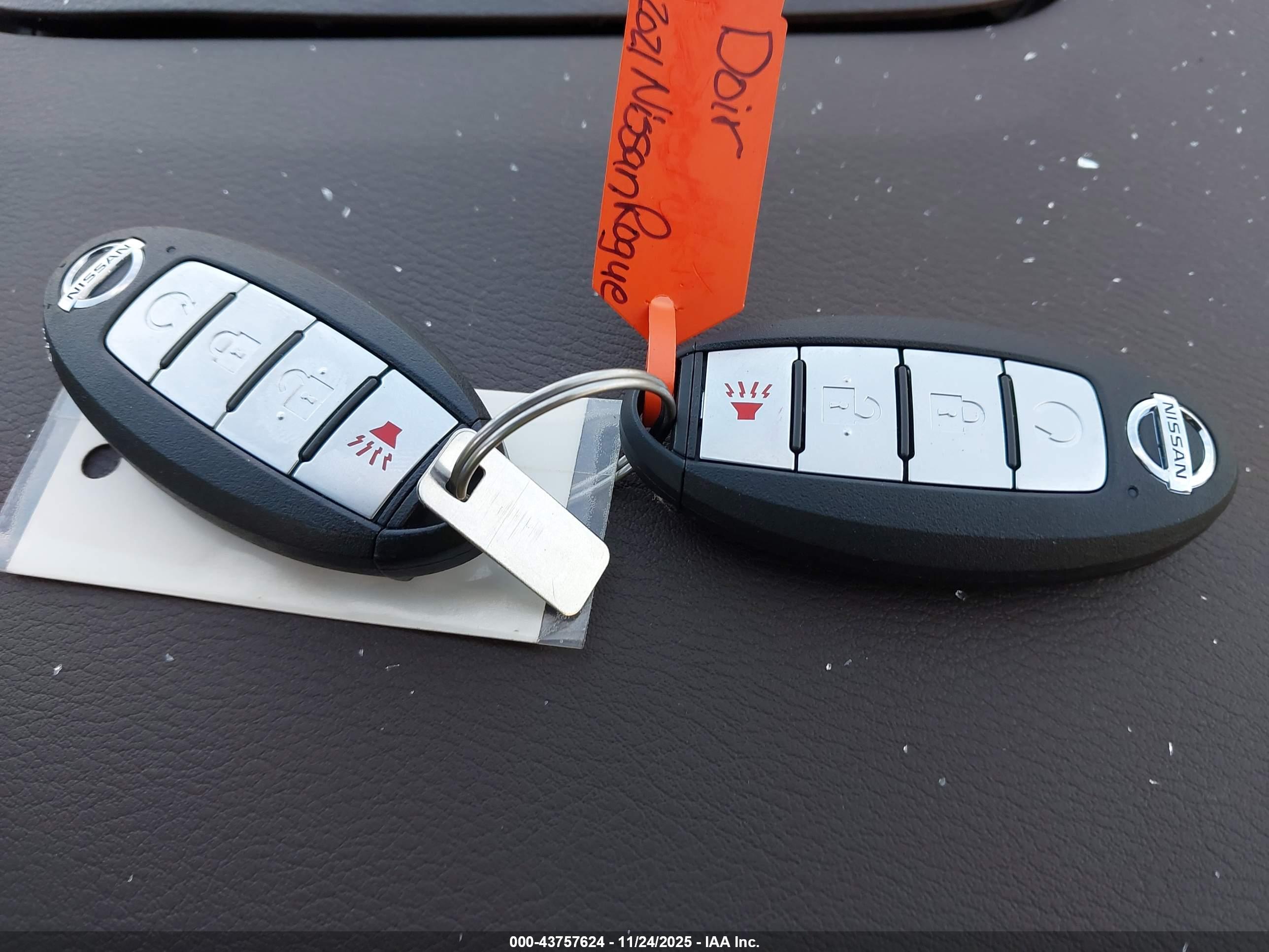 NISSAN ROGUE image 11