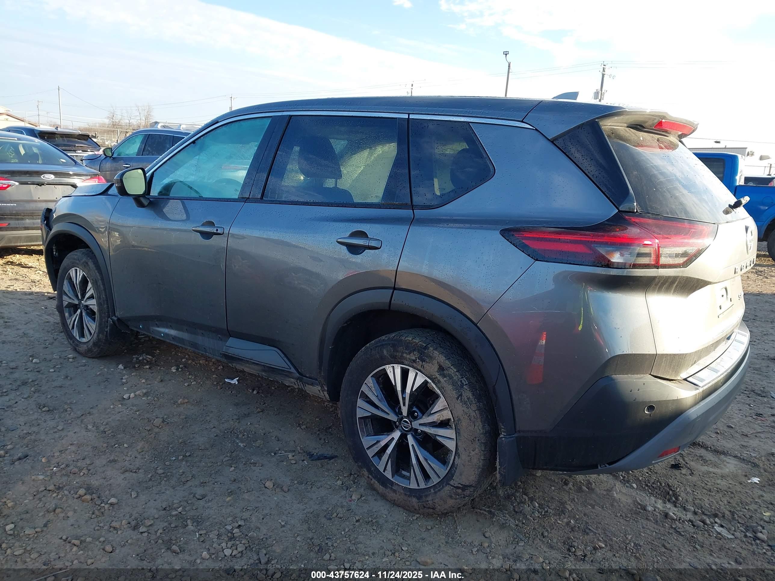 NISSAN ROGUE image 3