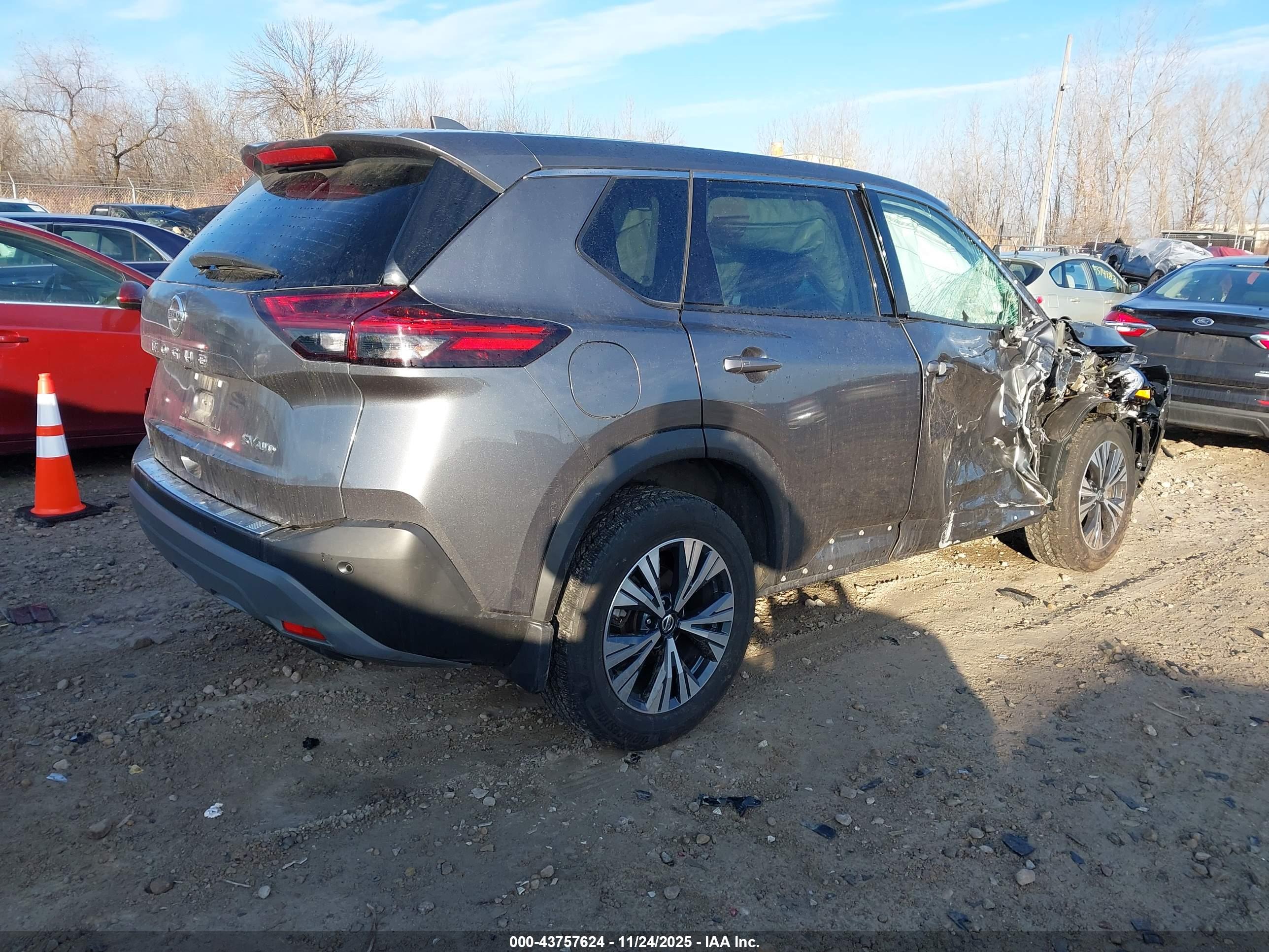 NISSAN ROGUE image 4
