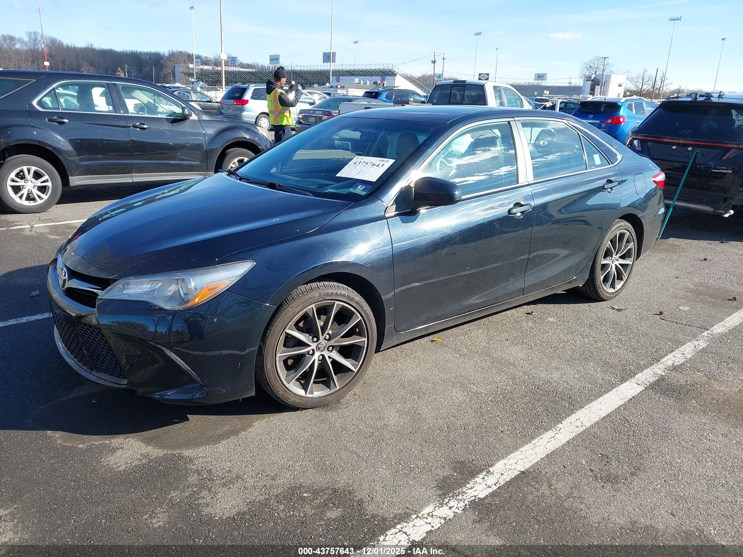 TOYOTA CAMRY image 2