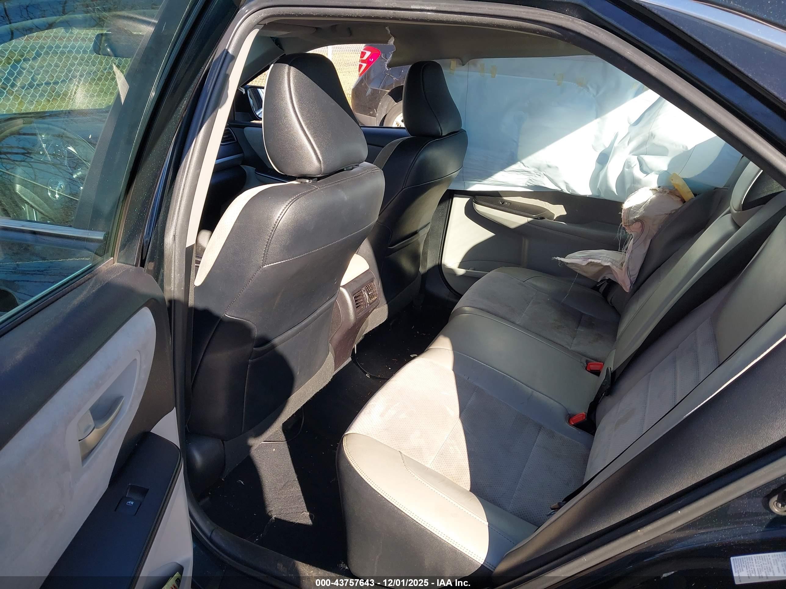 TOYOTA CAMRY image 8