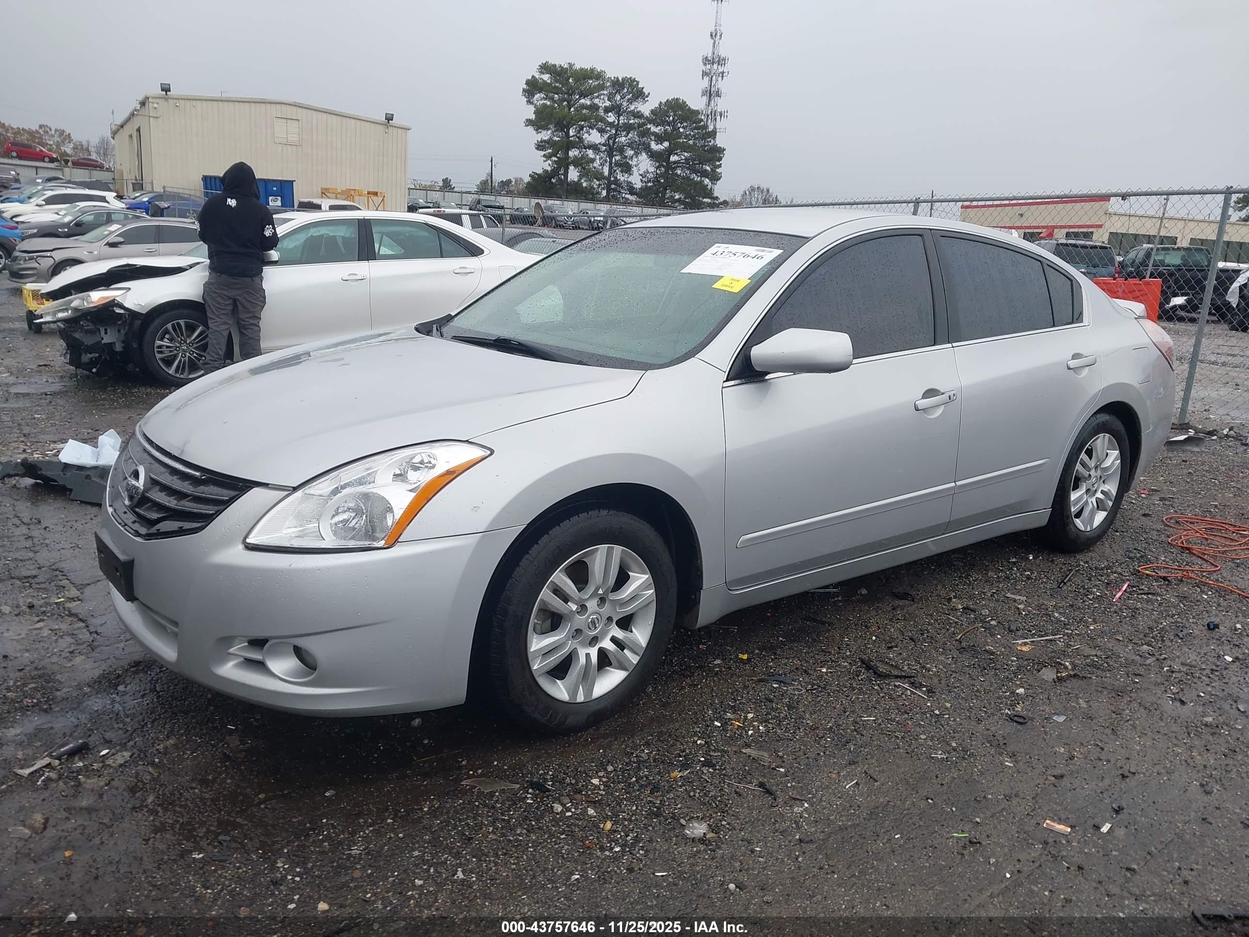 NISSAN ALTIMA image 2