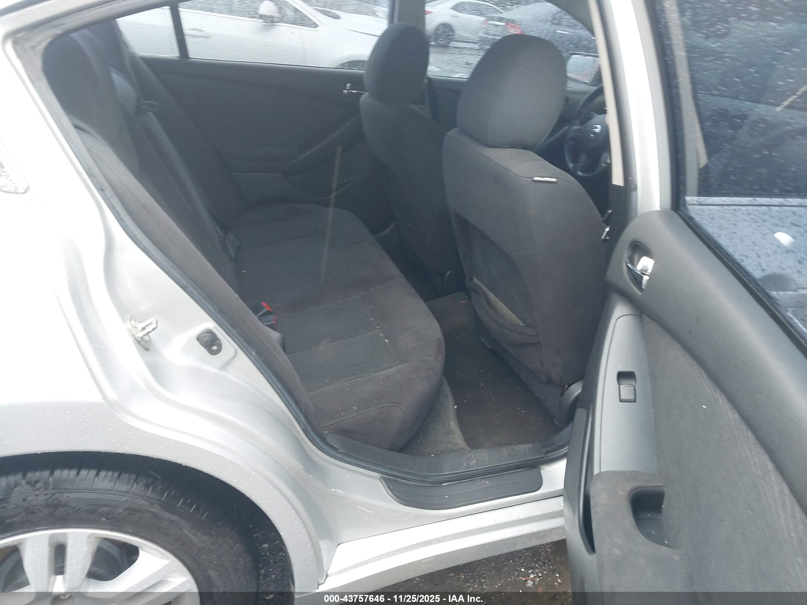 NISSAN ALTIMA image 8