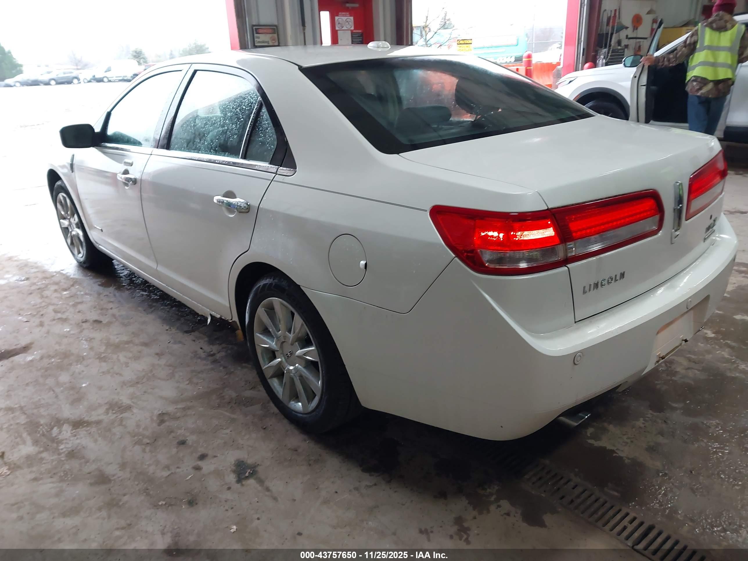LINCOLN MKZ image 3