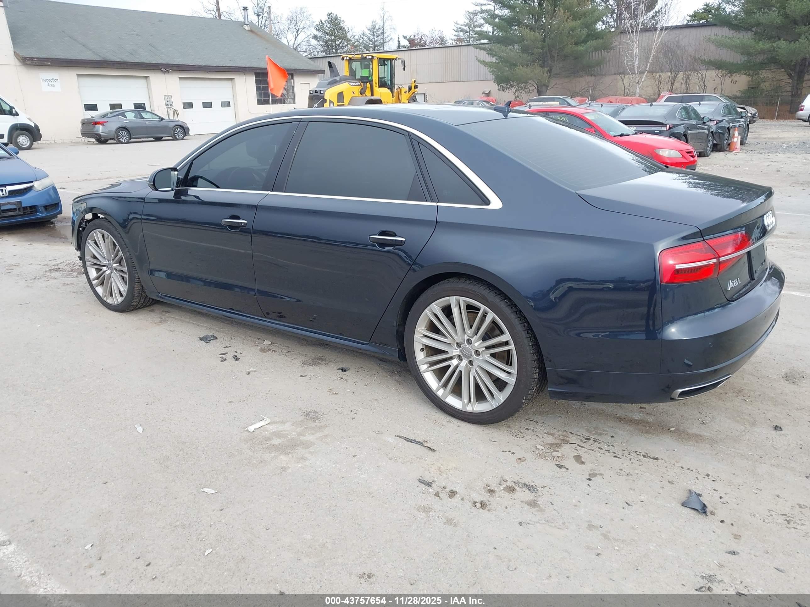 AUDI A8 image 3