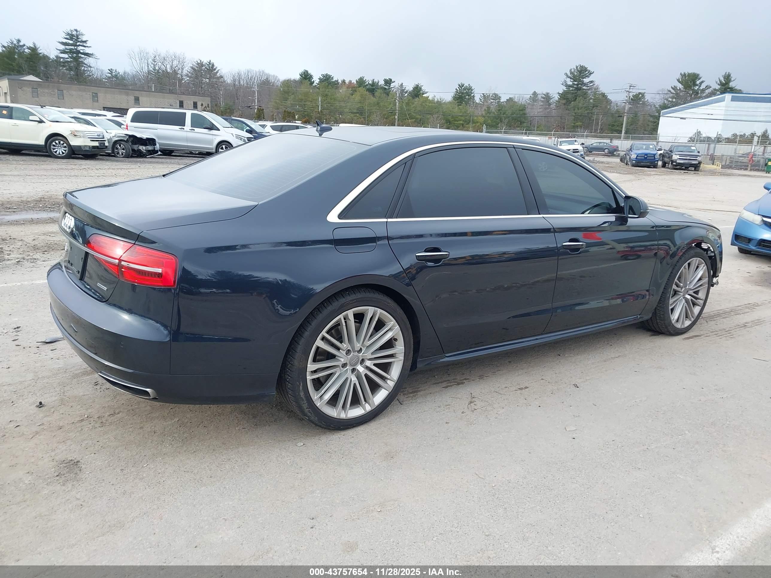 AUDI A8 image 4