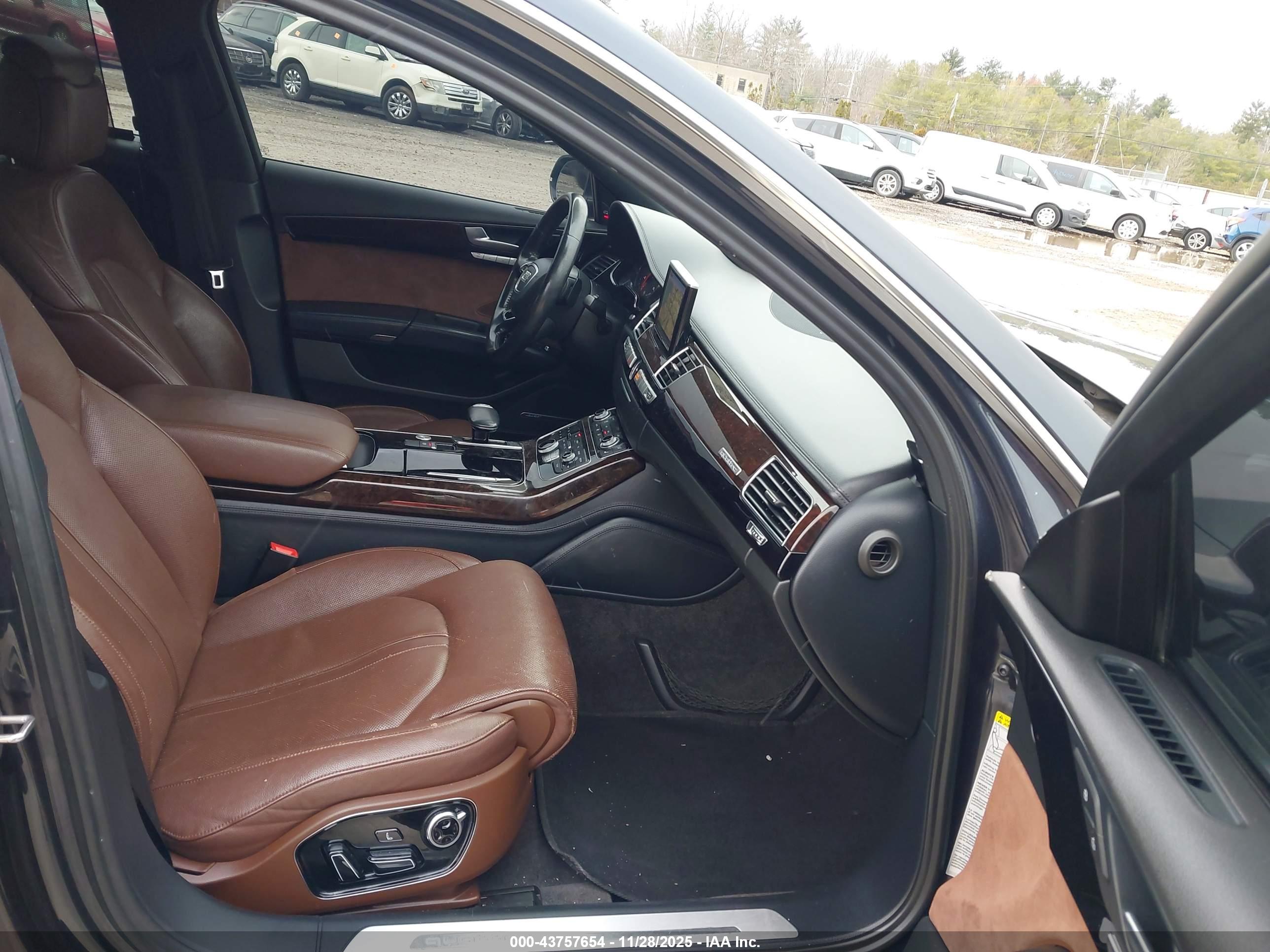 AUDI A8 image 5