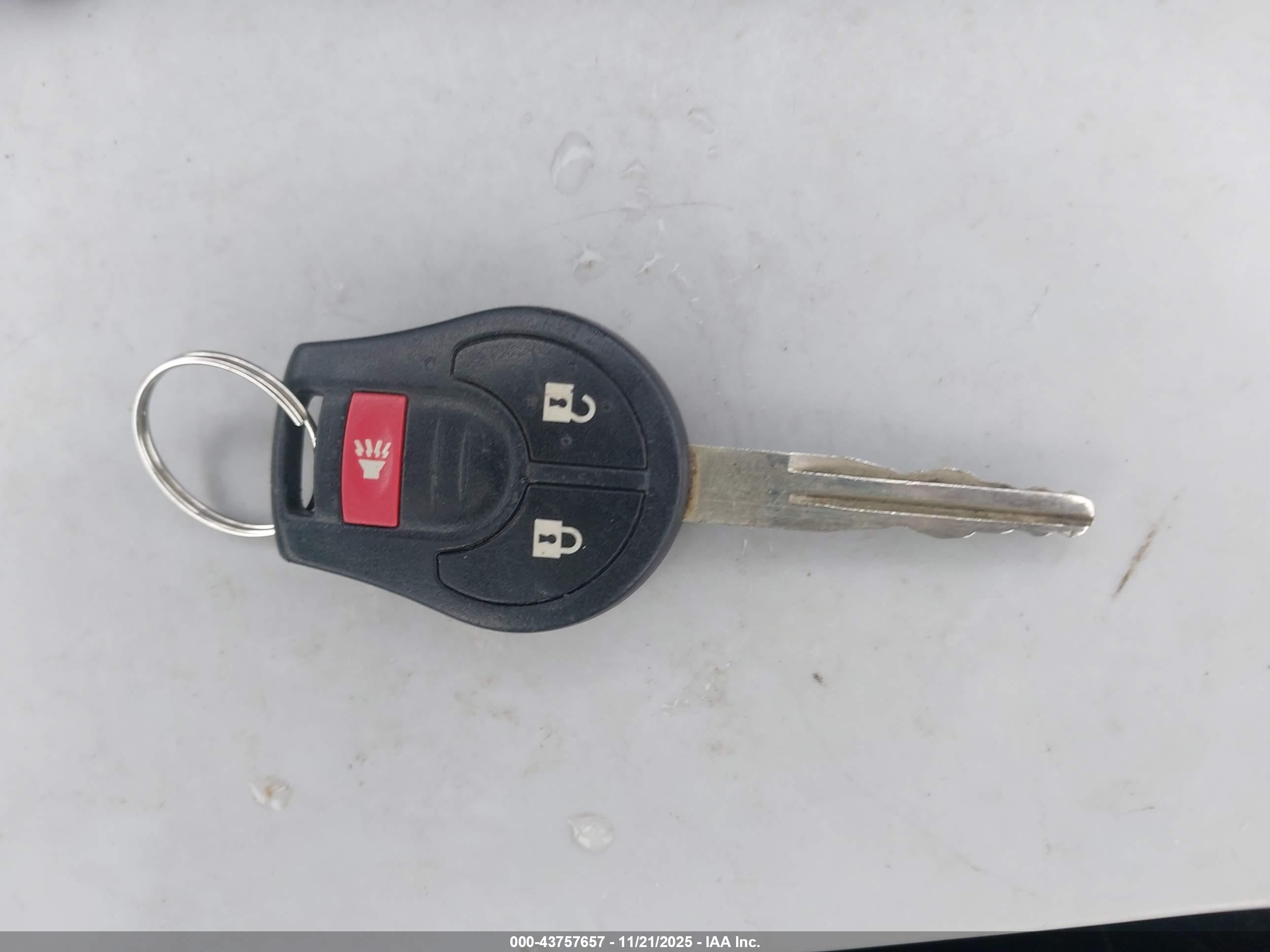 NISSAN VERSA image 11
