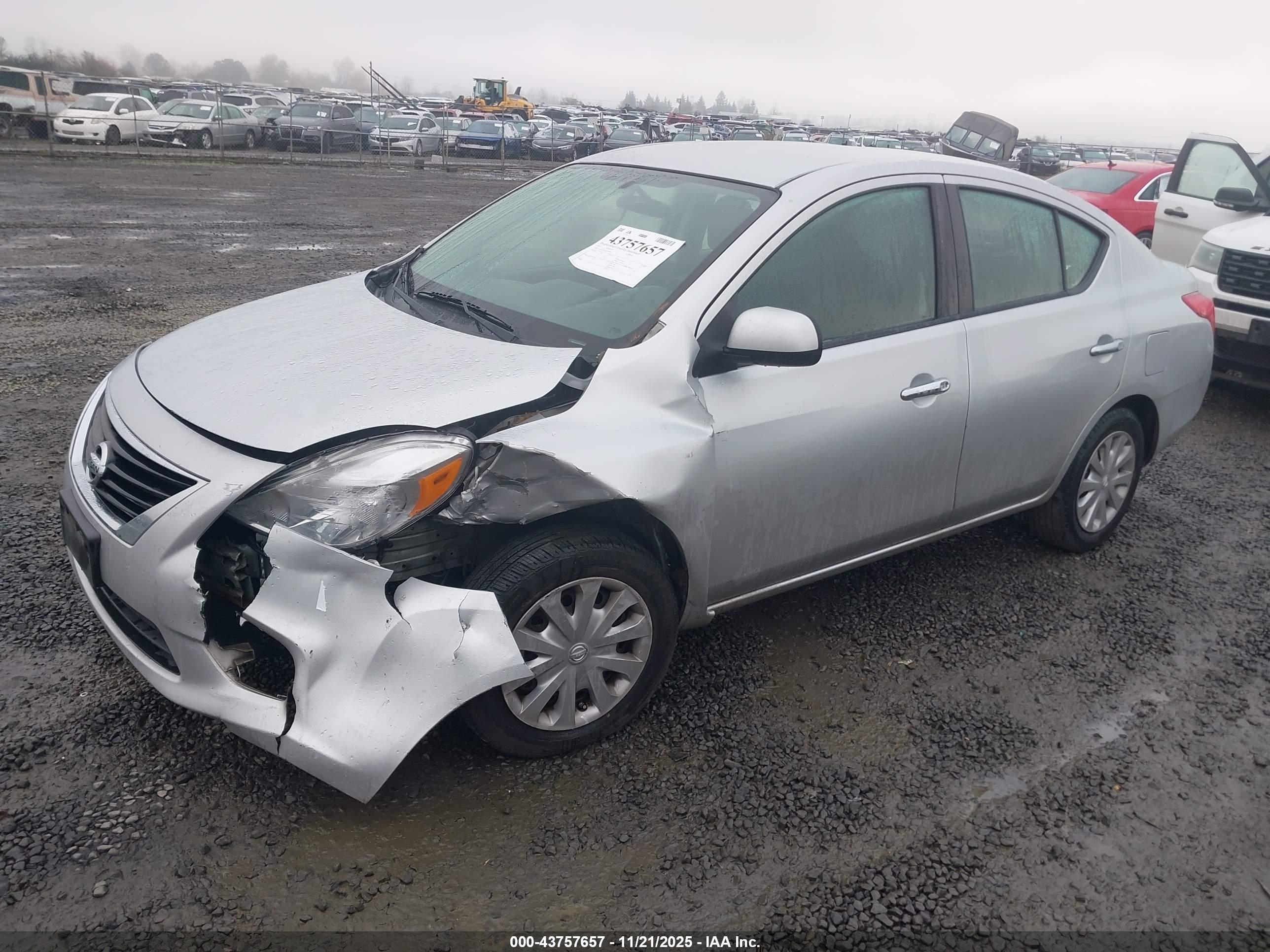 NISSAN VERSA image 2