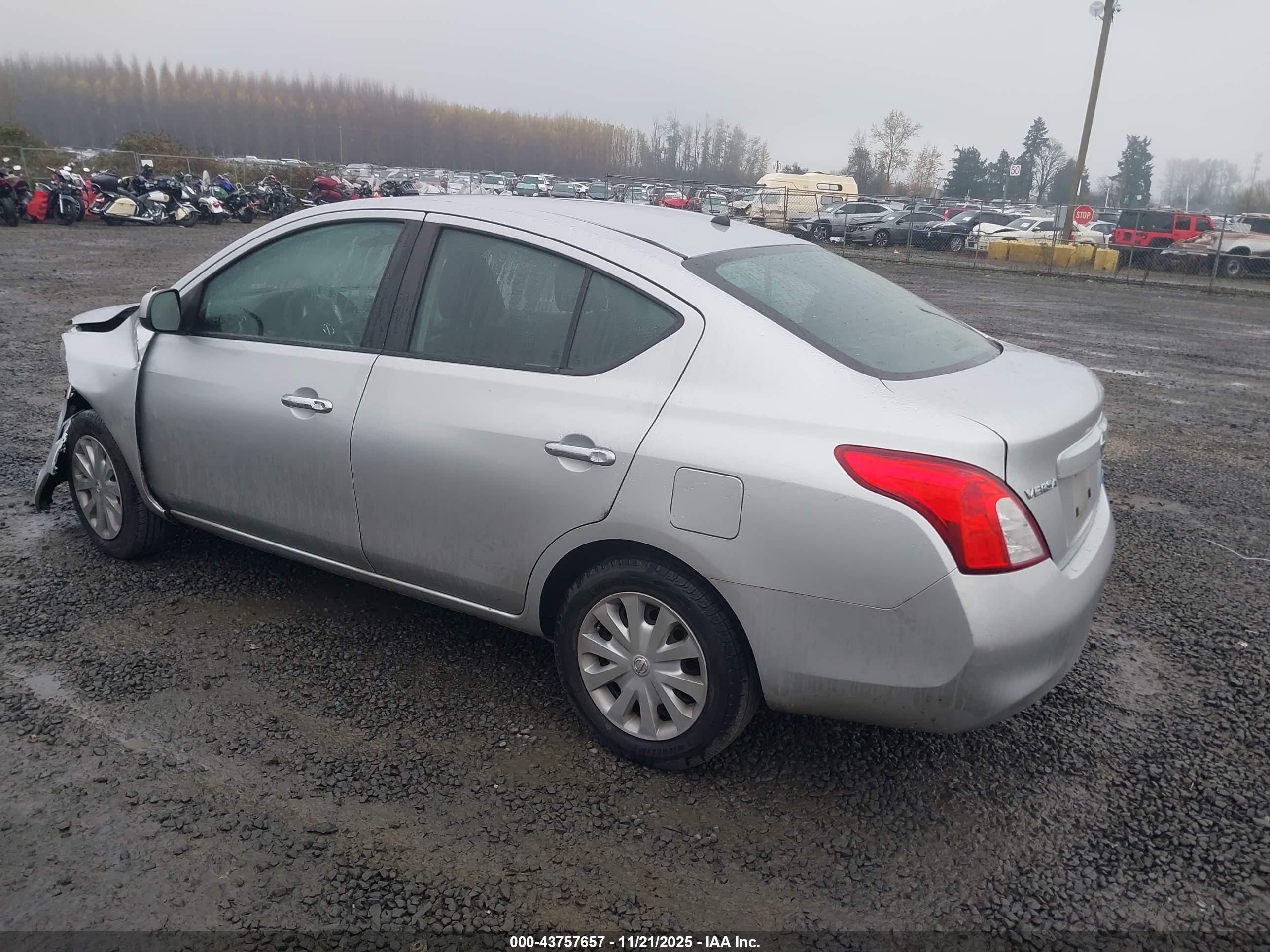 NISSAN VERSA image 3