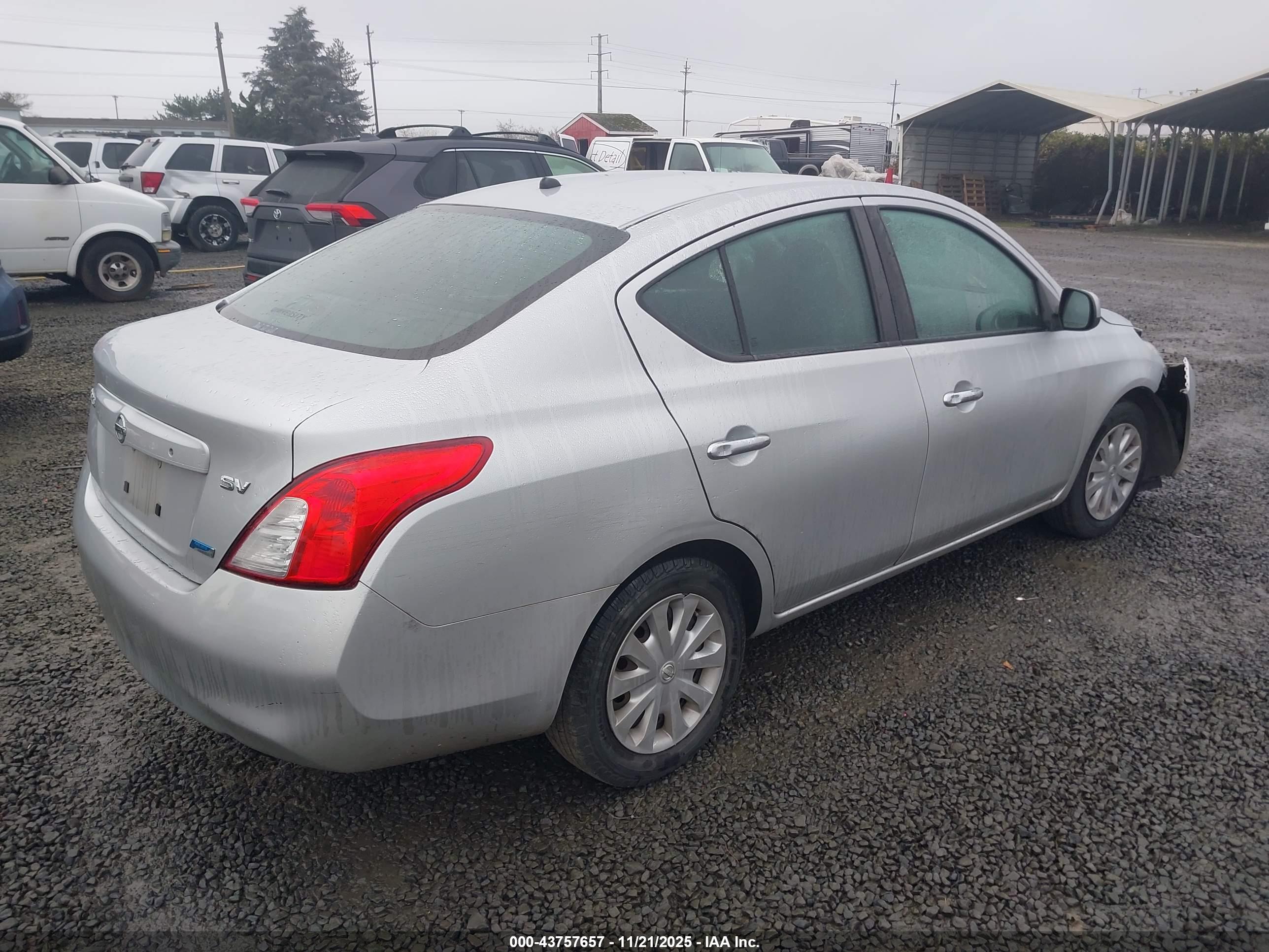 NISSAN VERSA image 4