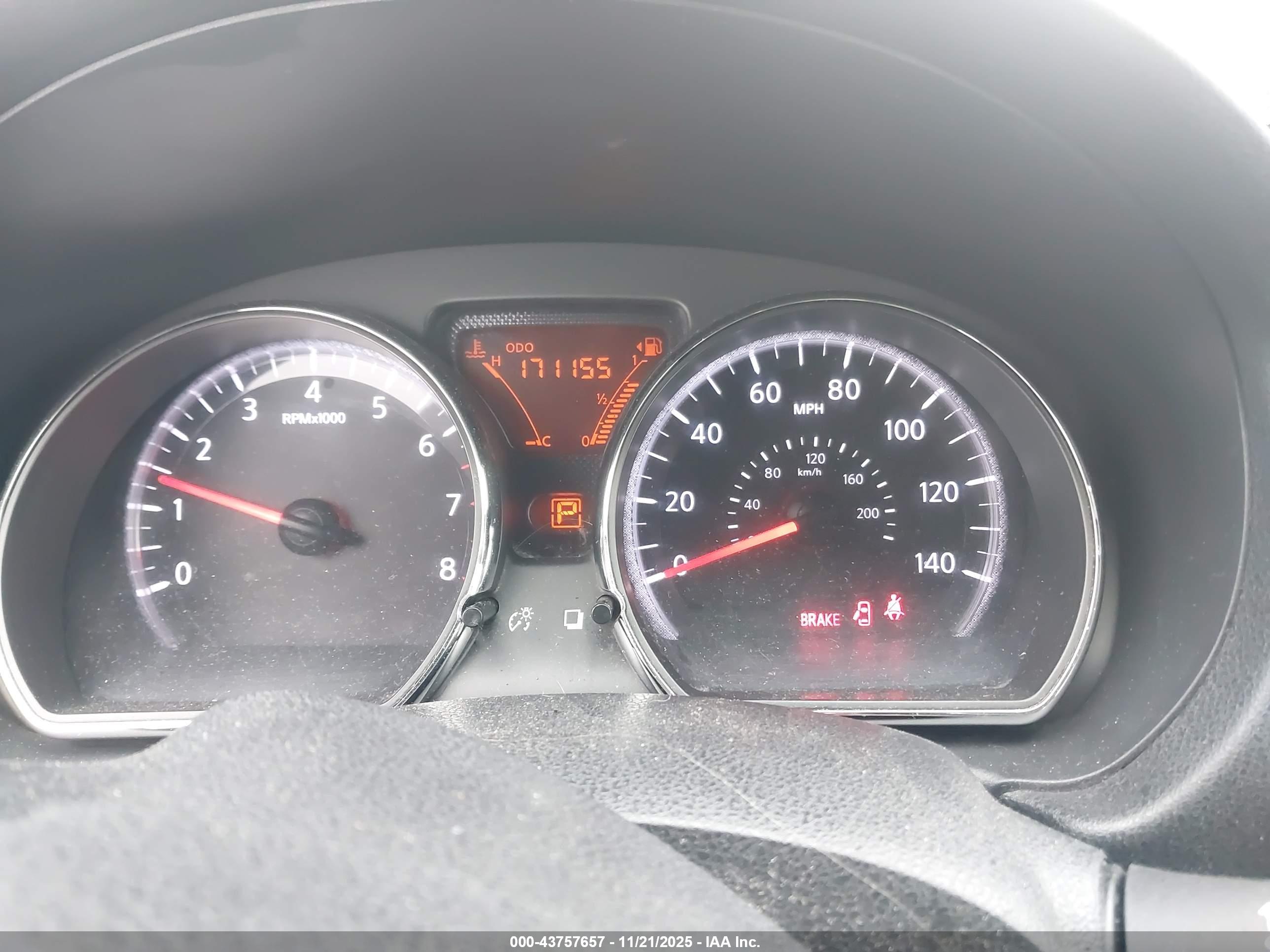 NISSAN VERSA image 7