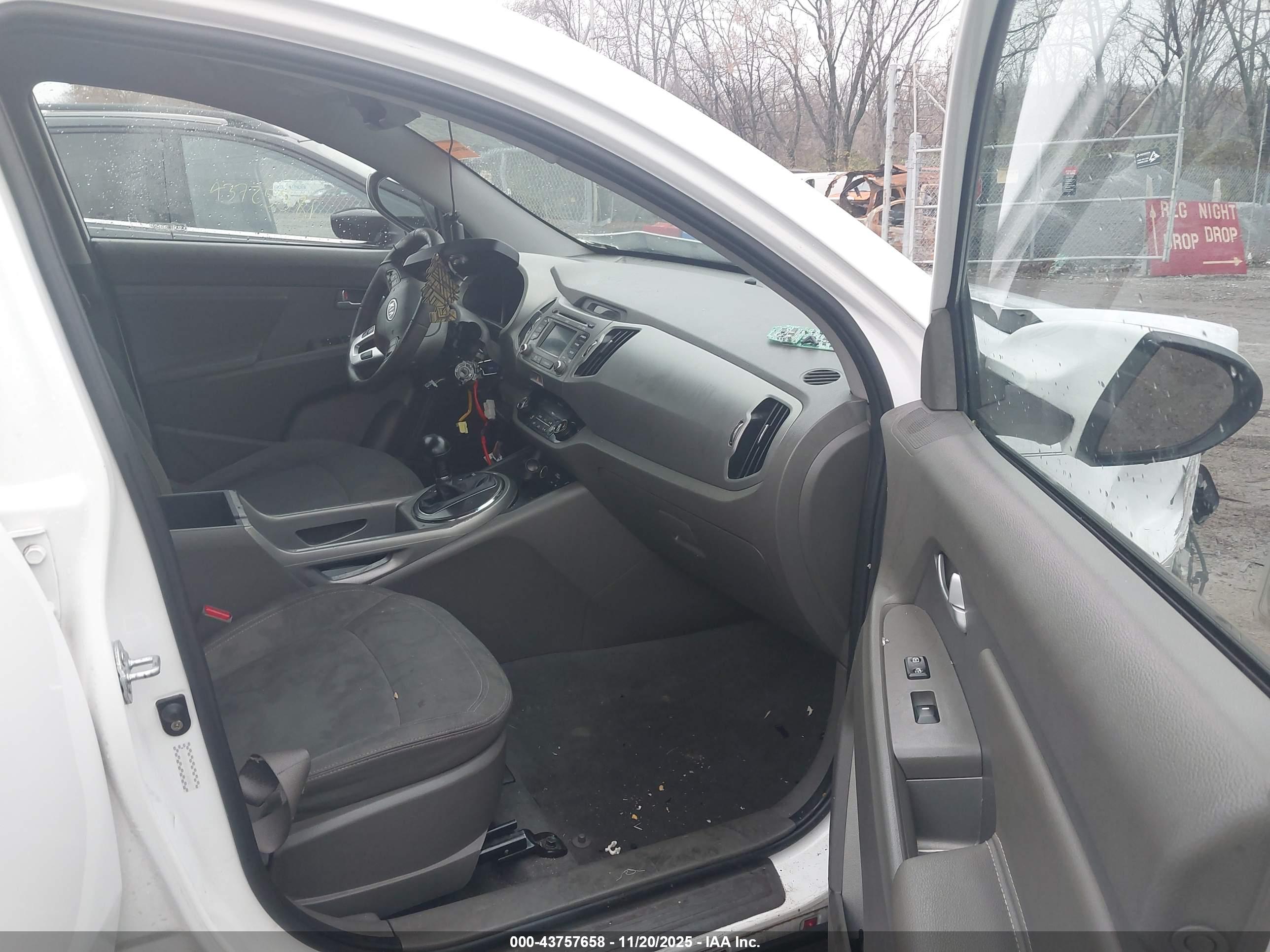KIA SPORTAGE image 5