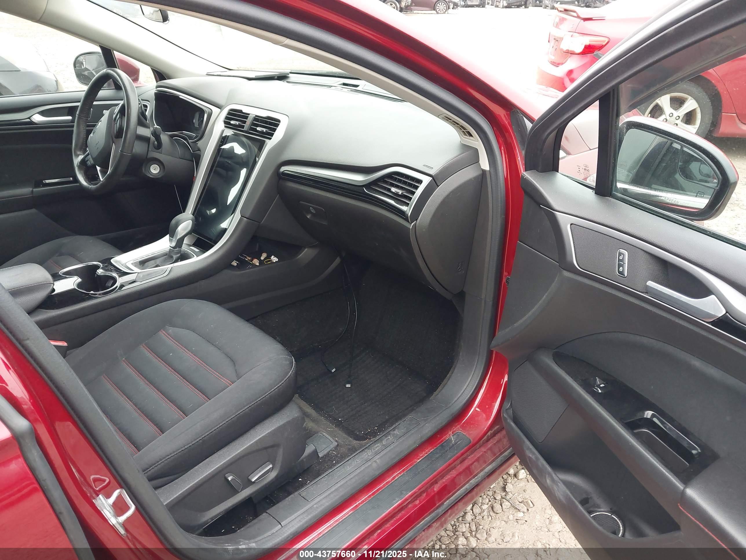 FORD FUSION image 5