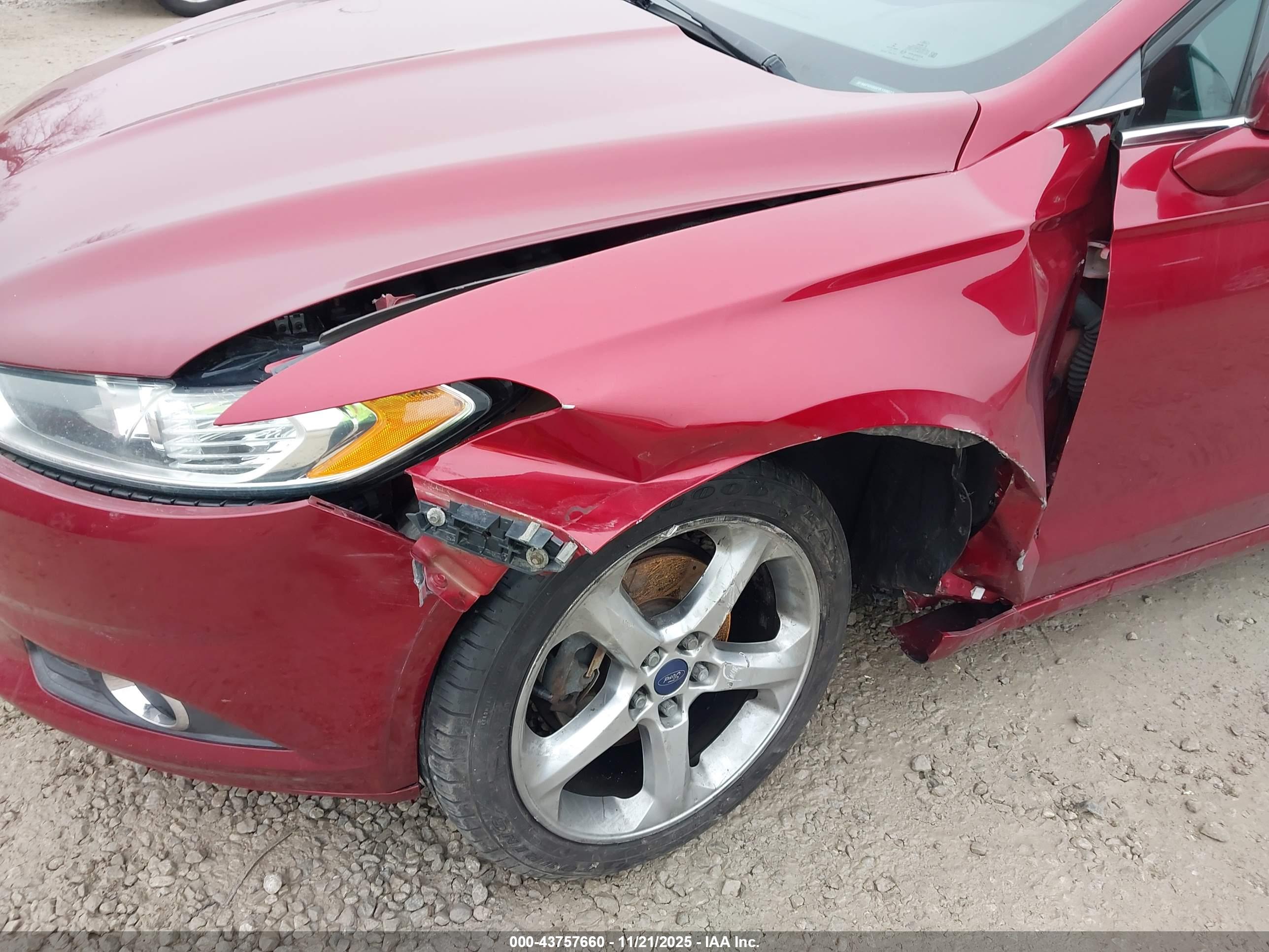 FORD FUSION image 6
