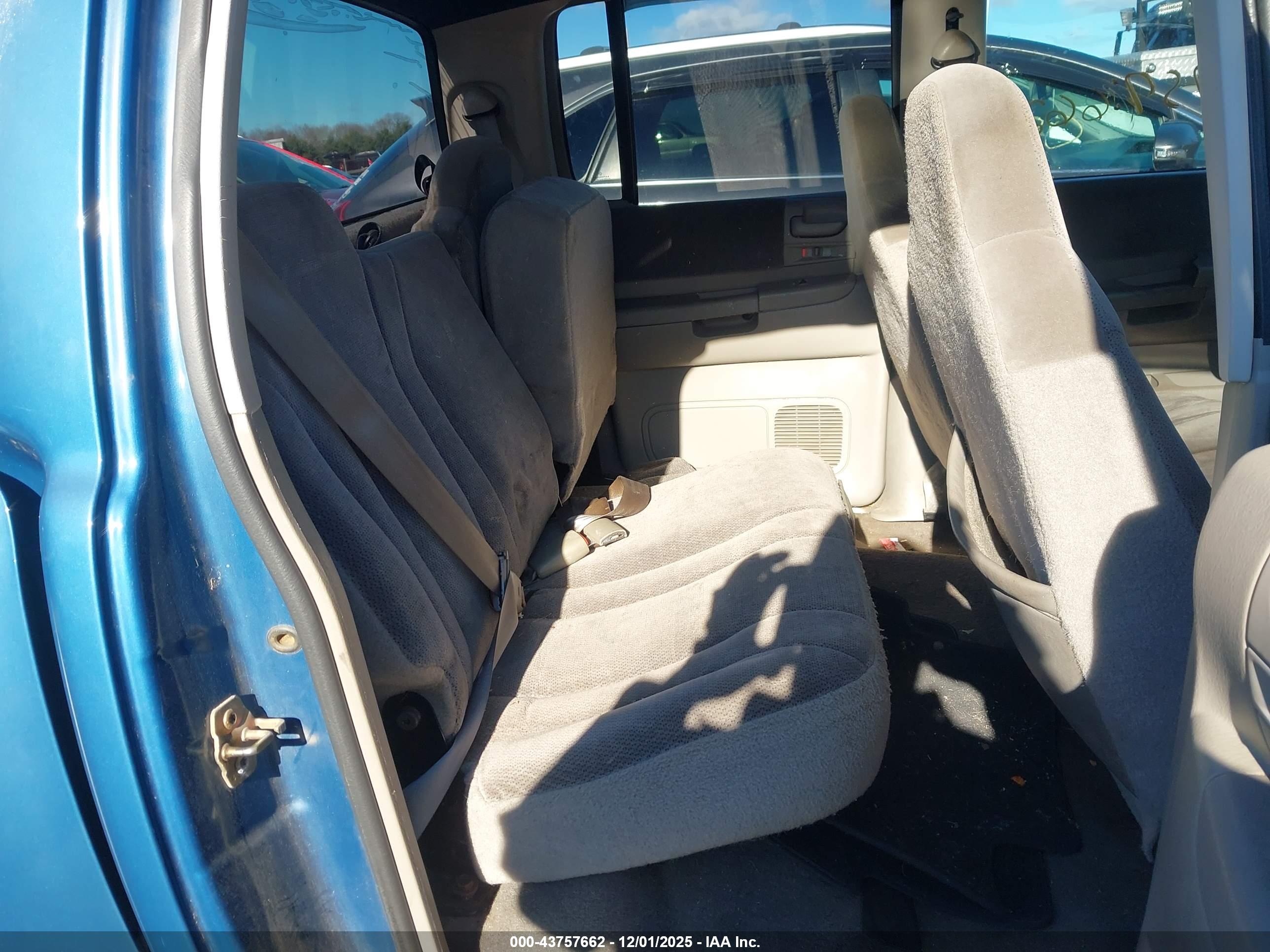 DODGE DAKOTA image 8