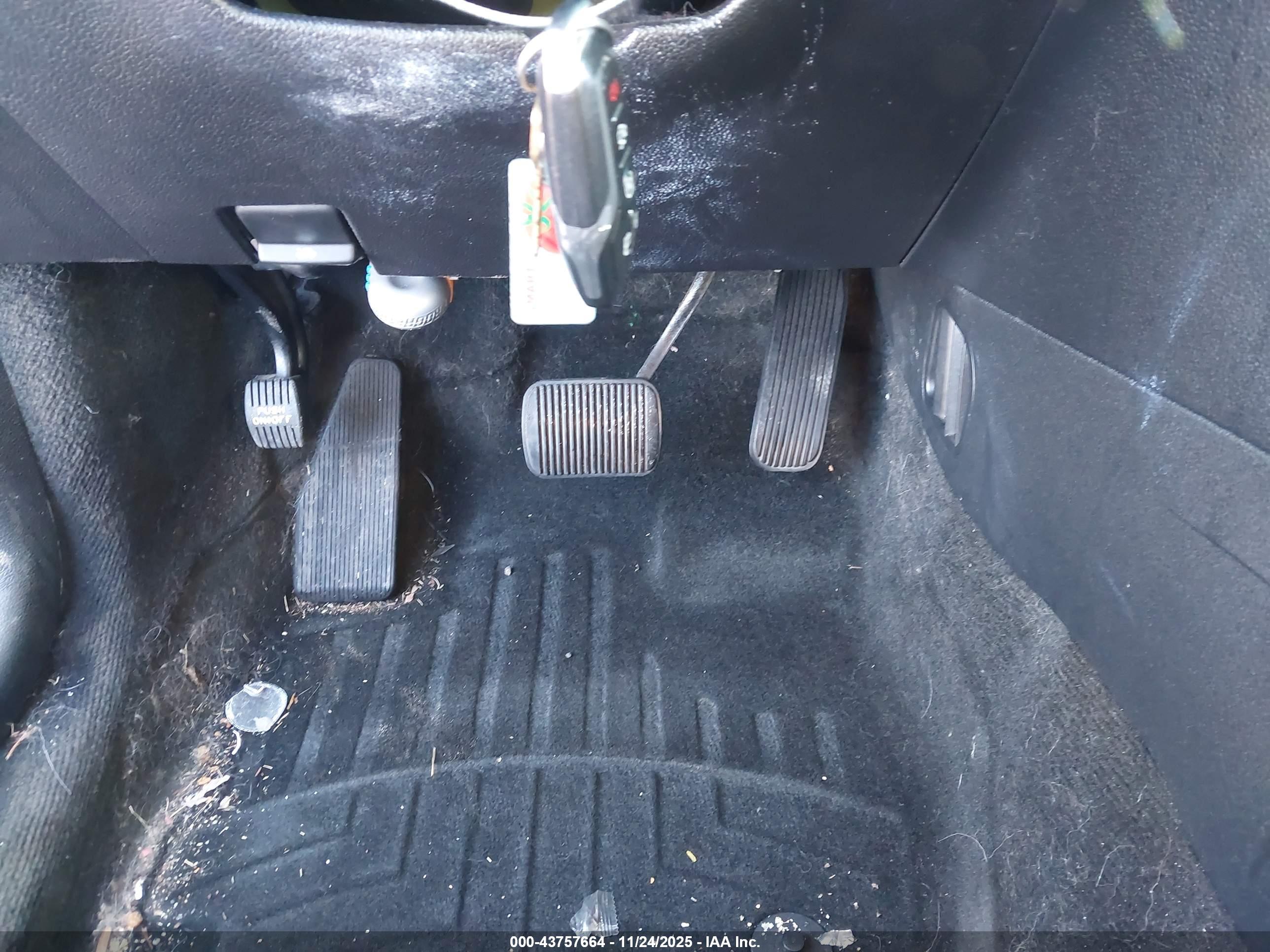 FORD EXPLORER image 11