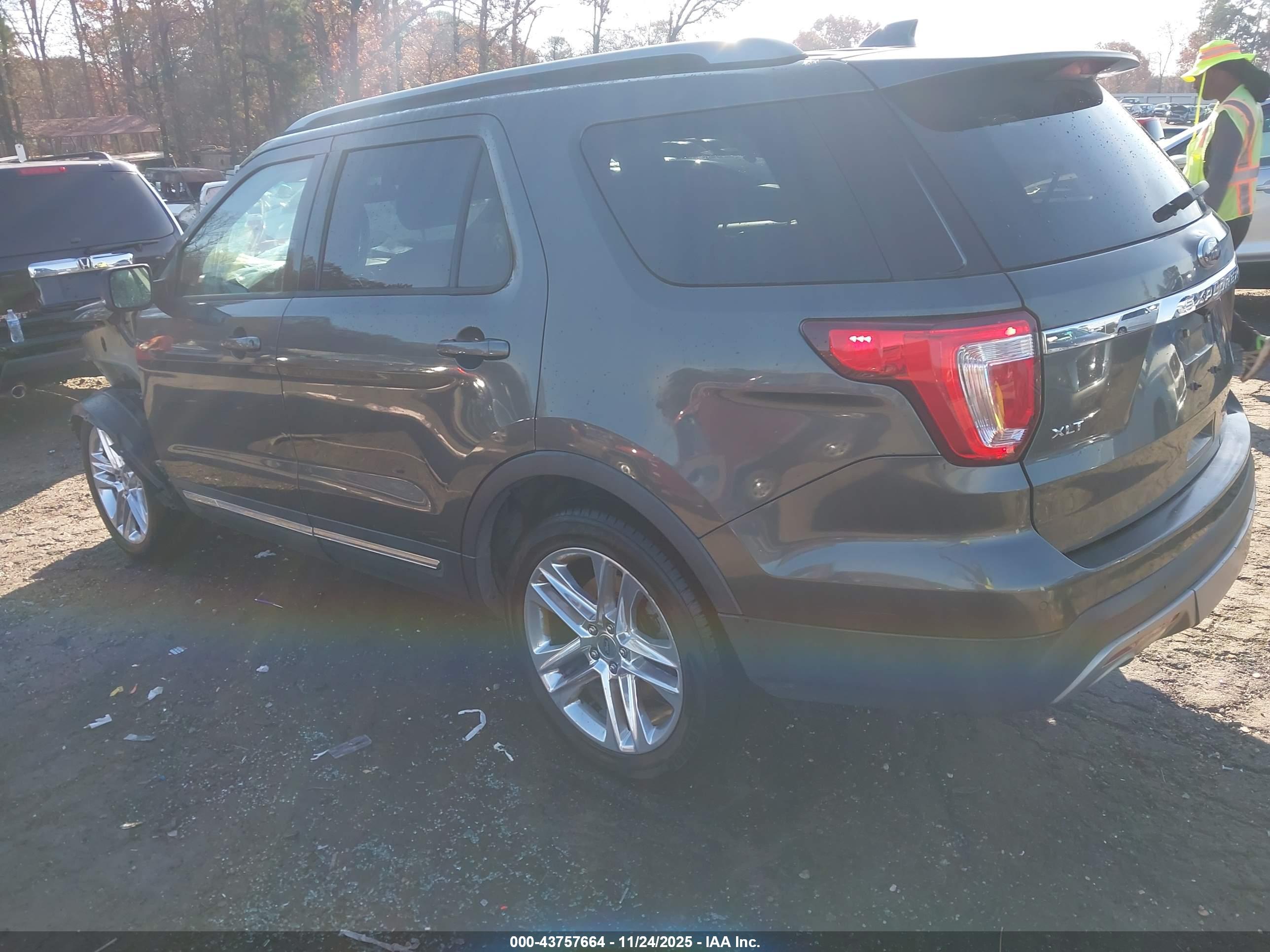 FORD EXPLORER image 3