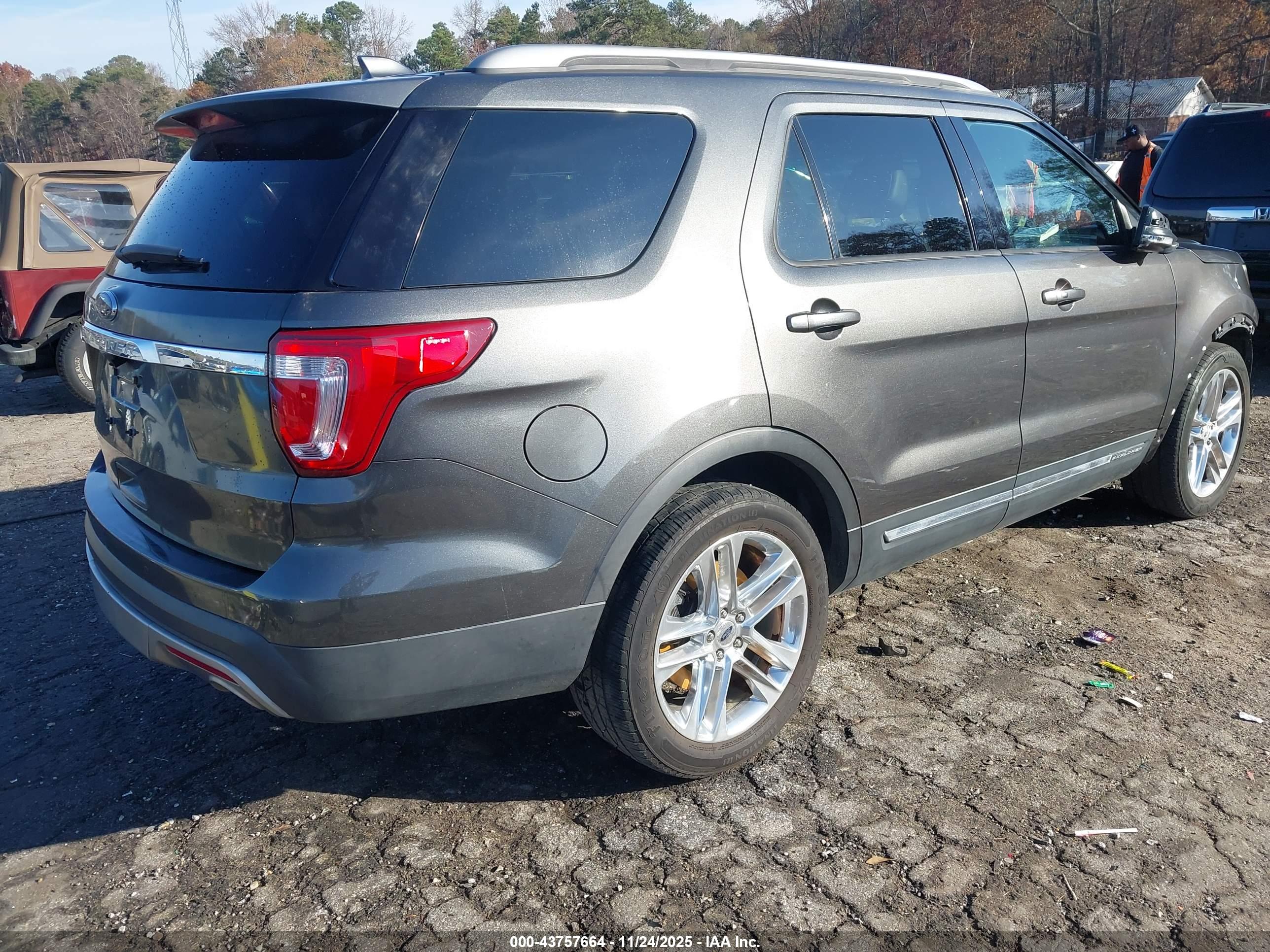 FORD EXPLORER image 4
