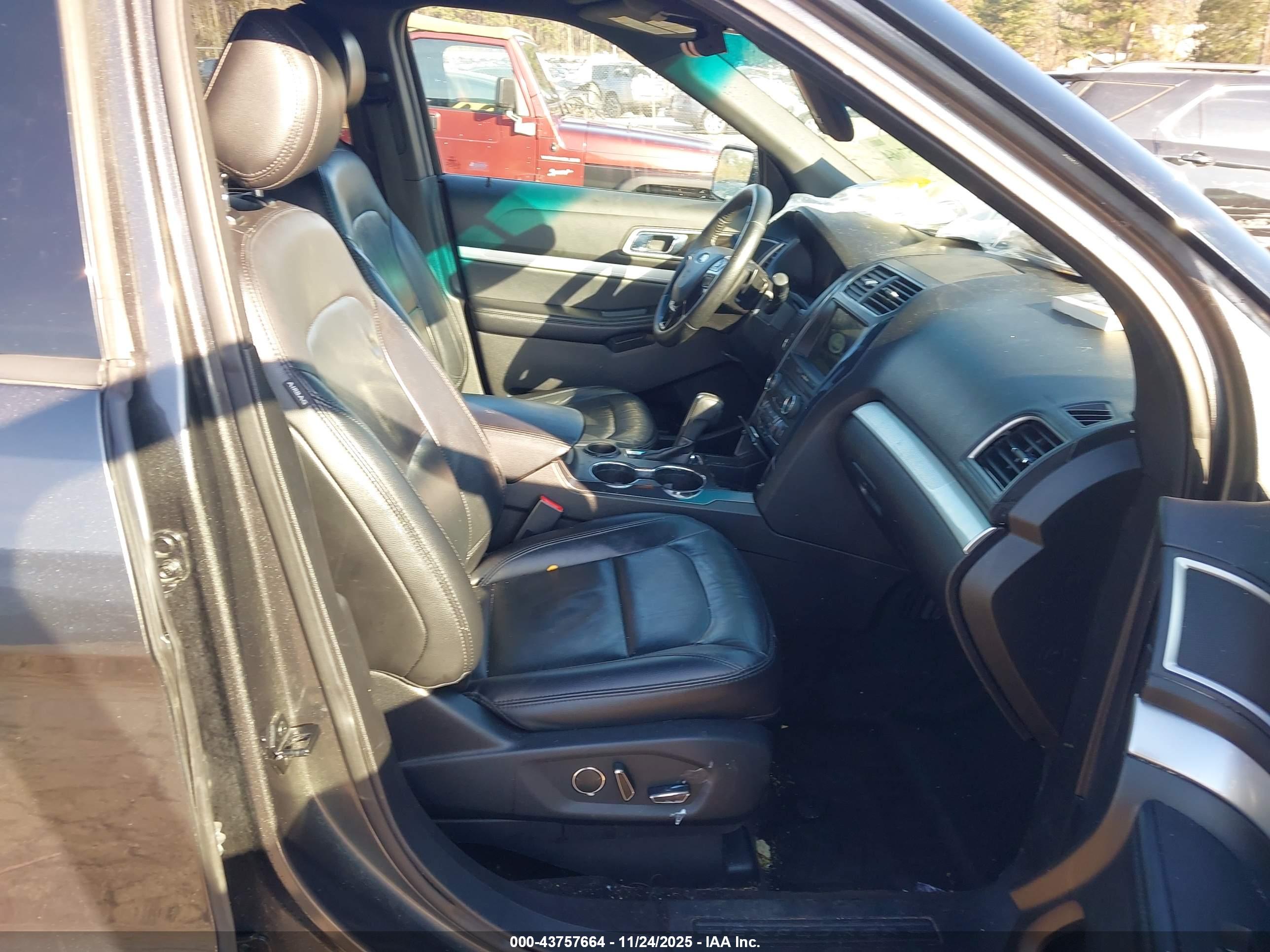FORD EXPLORER image 5